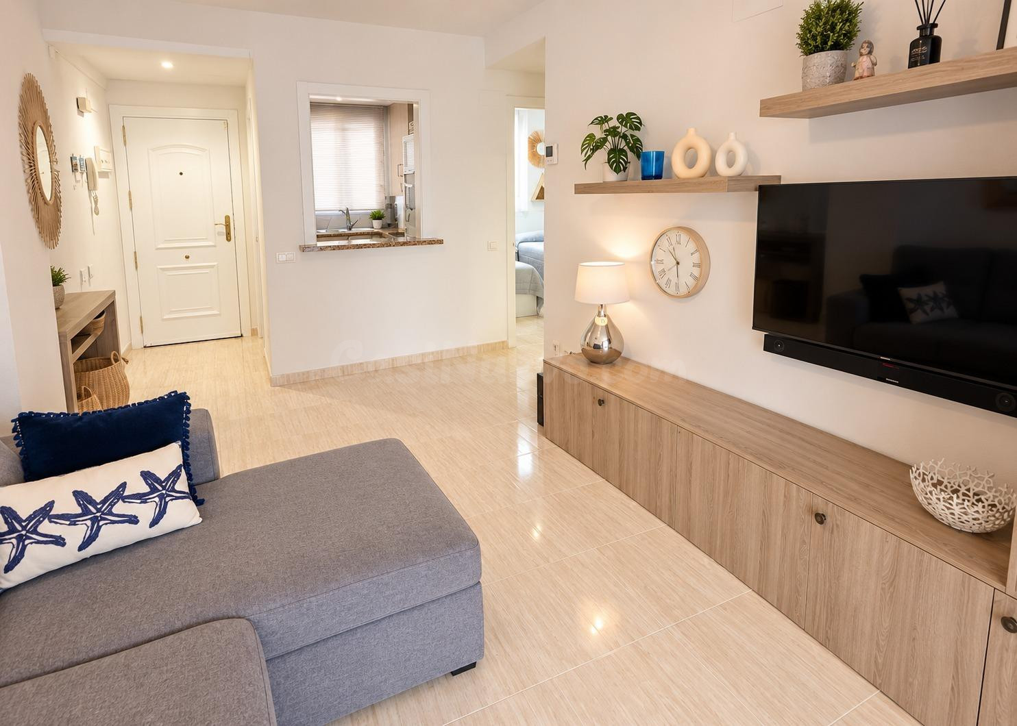 Precioso Apartamento Reformado en Primera Línea de Playa Amp - foto 2