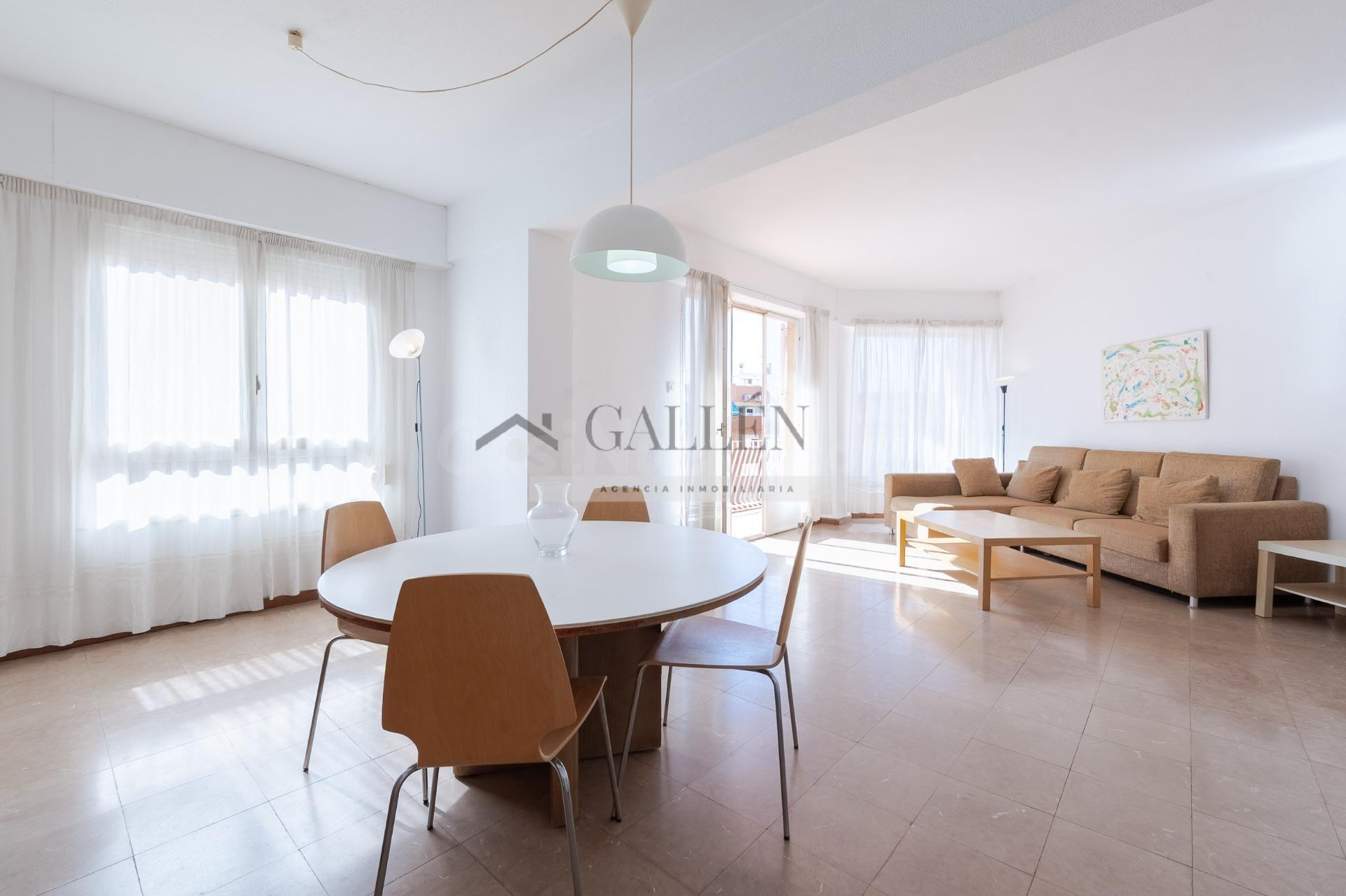 Amplia y luminosa vivienda esquinera en venta zona Avda. Cas - foto 2