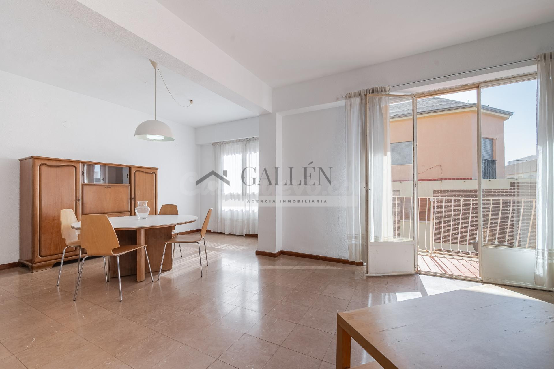 Amplia y luminosa vivienda esquinera en venta zona Avda. Cas - foto 5