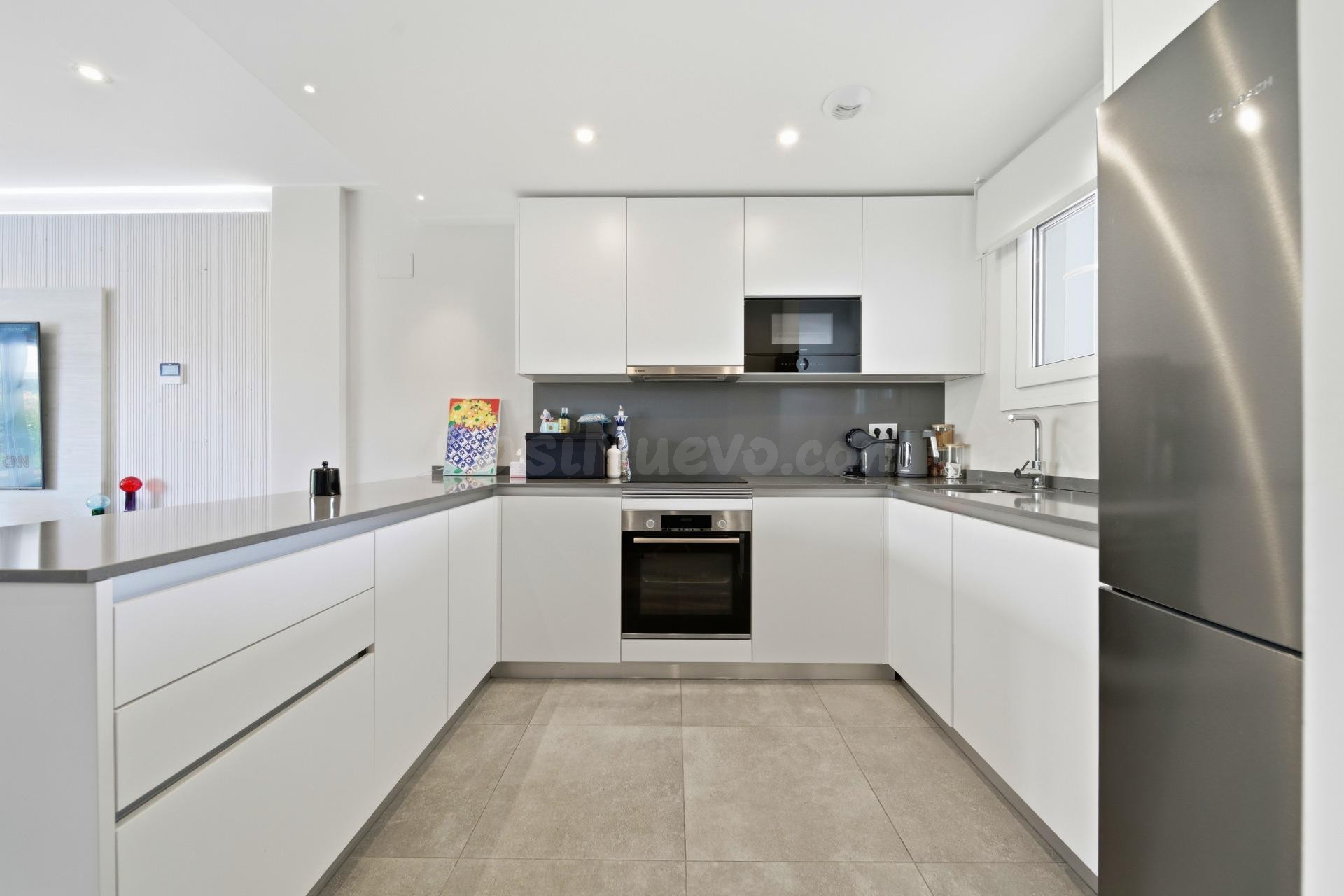 Exclusiva vivienda de obra nueva en La Cala de Mijas con vis - foto 3