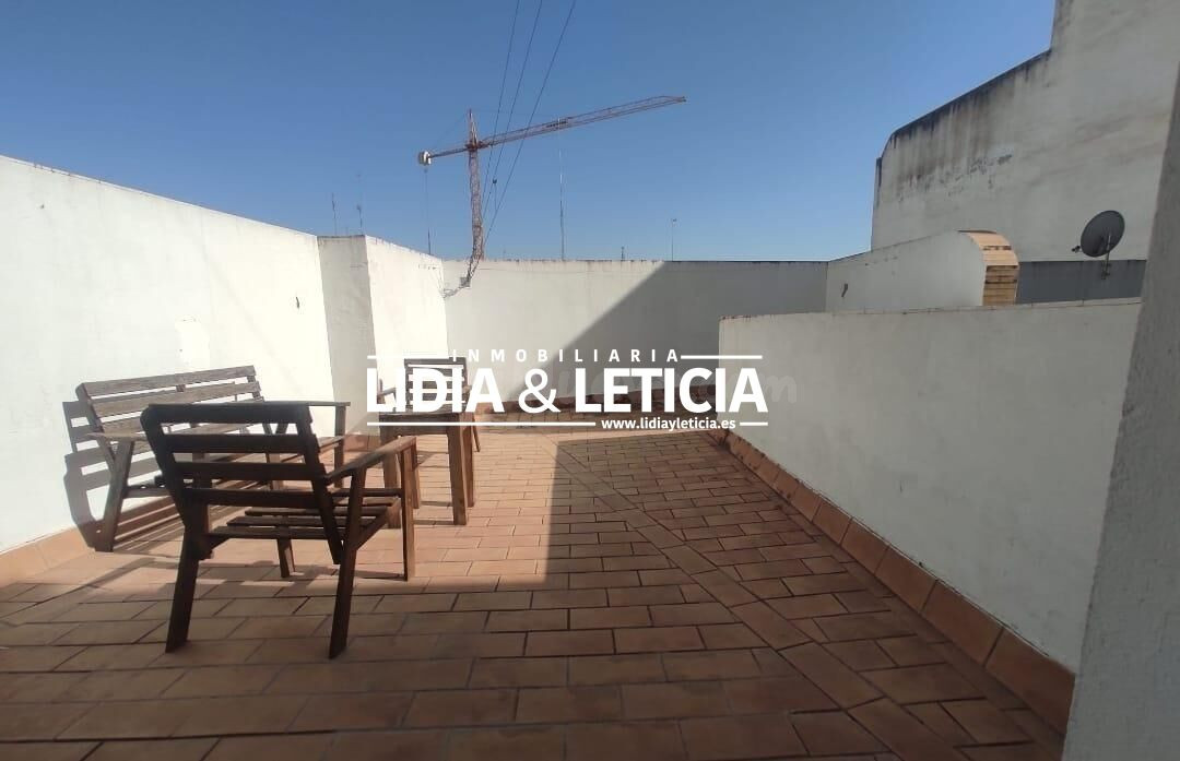 PISO CON TERRAZA PROPIA EN PLENO CENTRO - foto 2