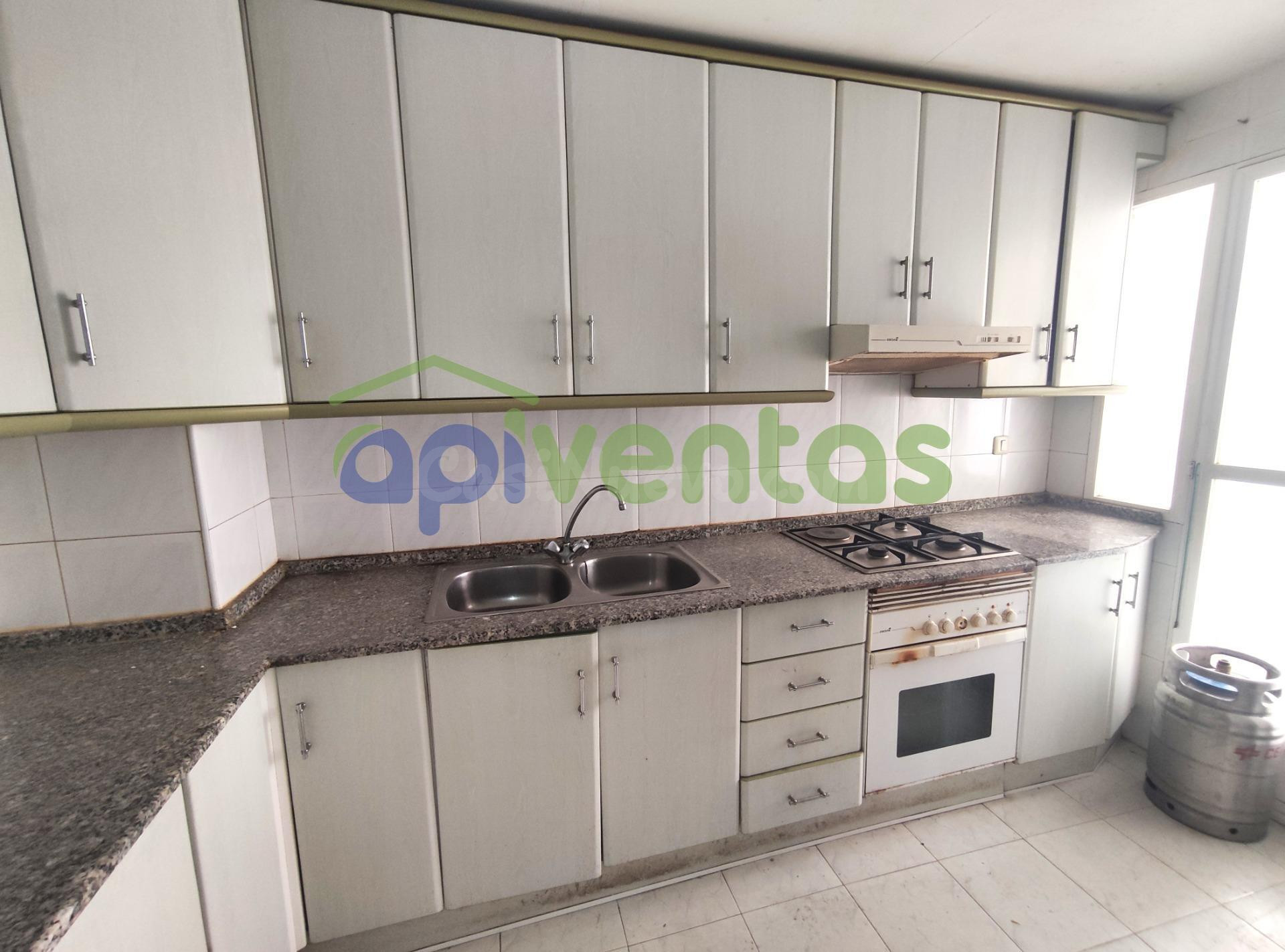 Piso de 4 dormitorios y garaje, zona Avd. Europa. Lorca - foto 3