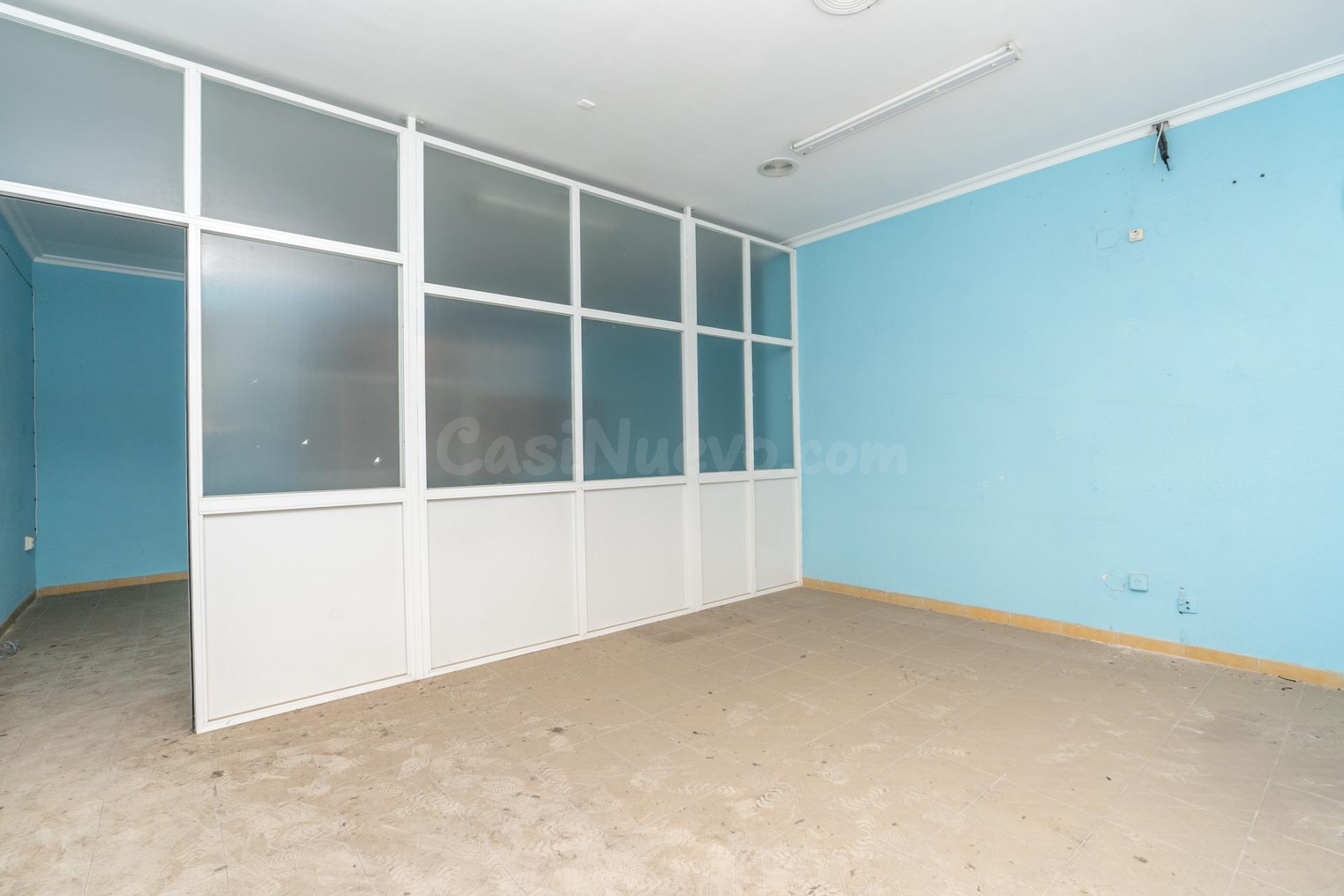 66 m2 con escaparate en zona Cañas, ubicación estratégica pa - foto 2
