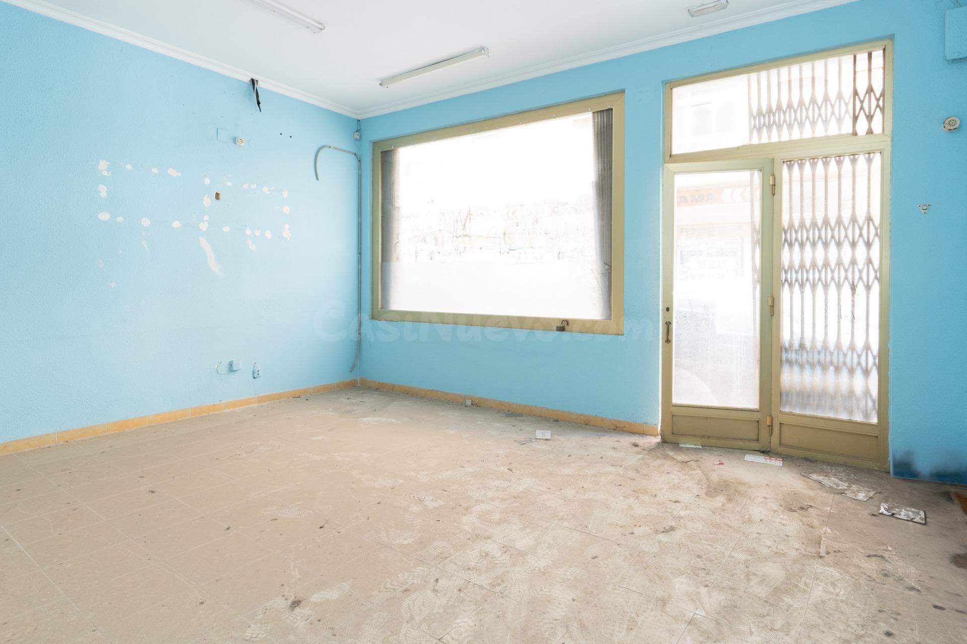 66 m2 con escaparate en zona Cañas, ubicación estratégica pa - foto 3