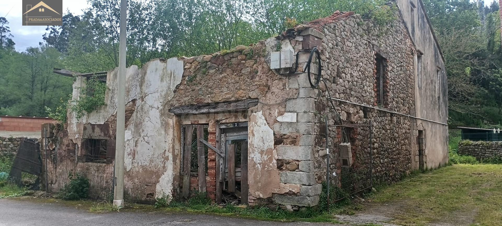 Casa para reformar en Caranceja de 302 m2 construidos sobre parcela de 420 m2