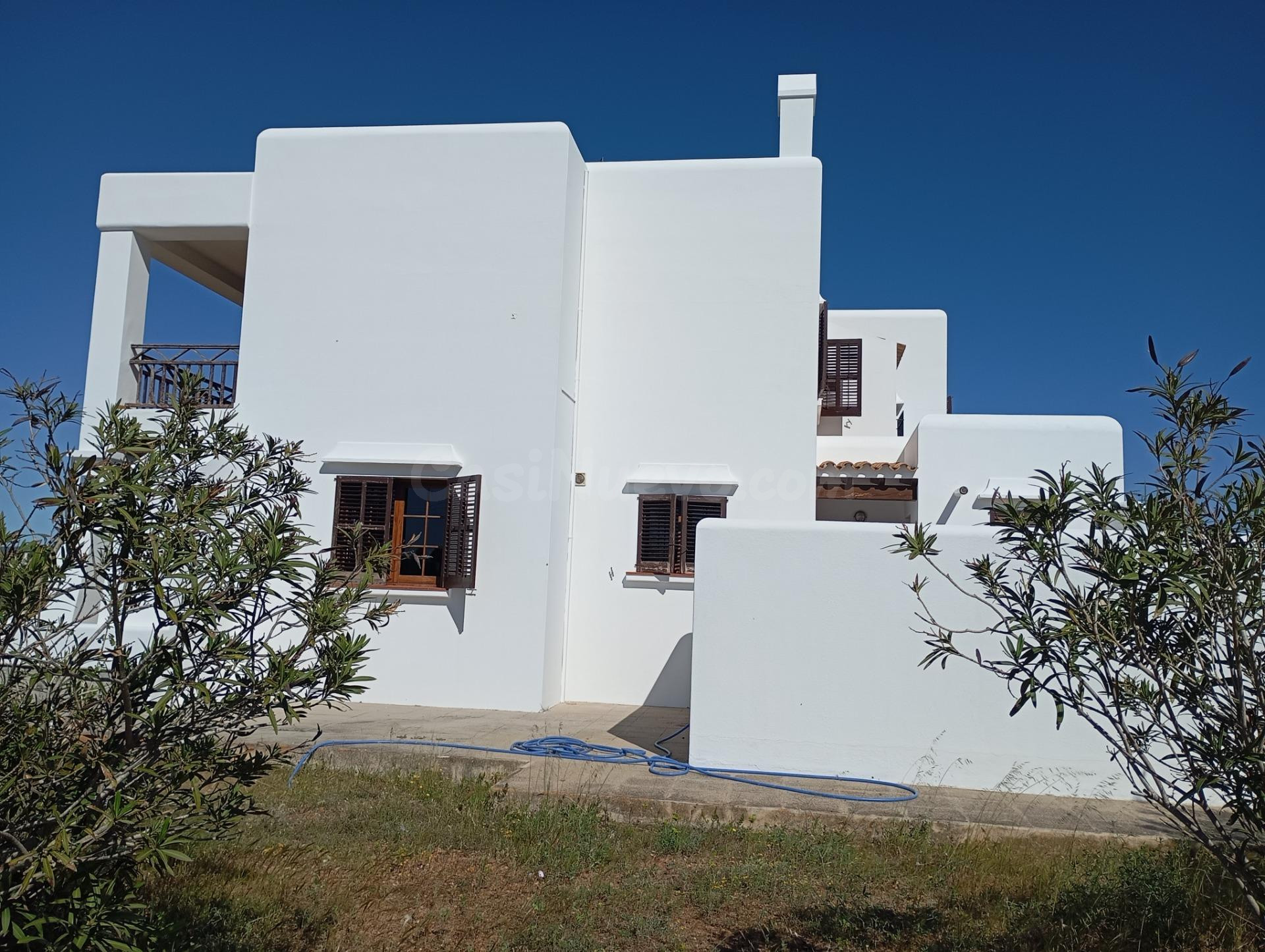 VENDEMOS CHALET CON TERRENO EN SAN AGUSTÍN - foto 2