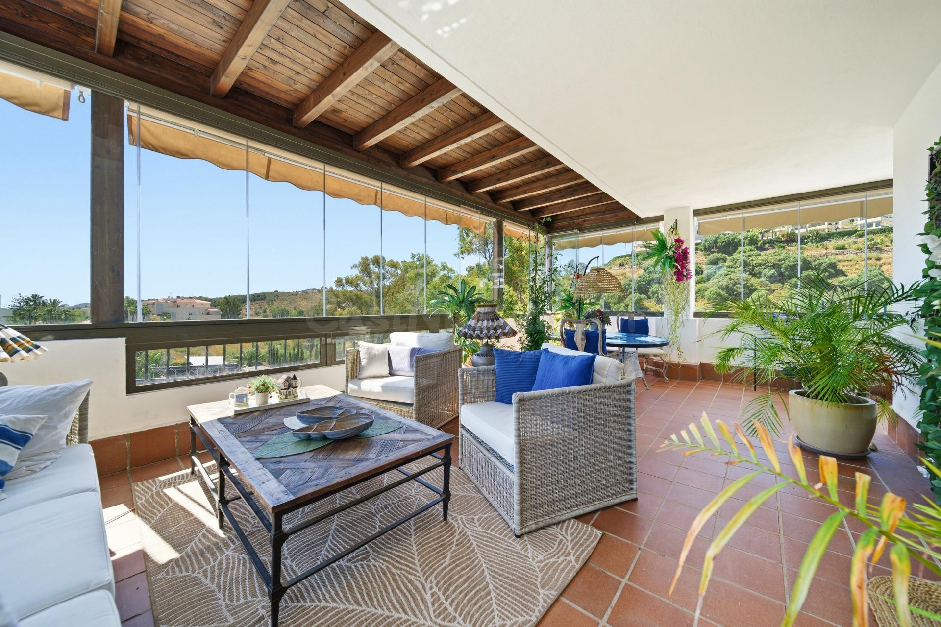Ático en venta en Cala Hills, Mijas Costa, con gran terraza,