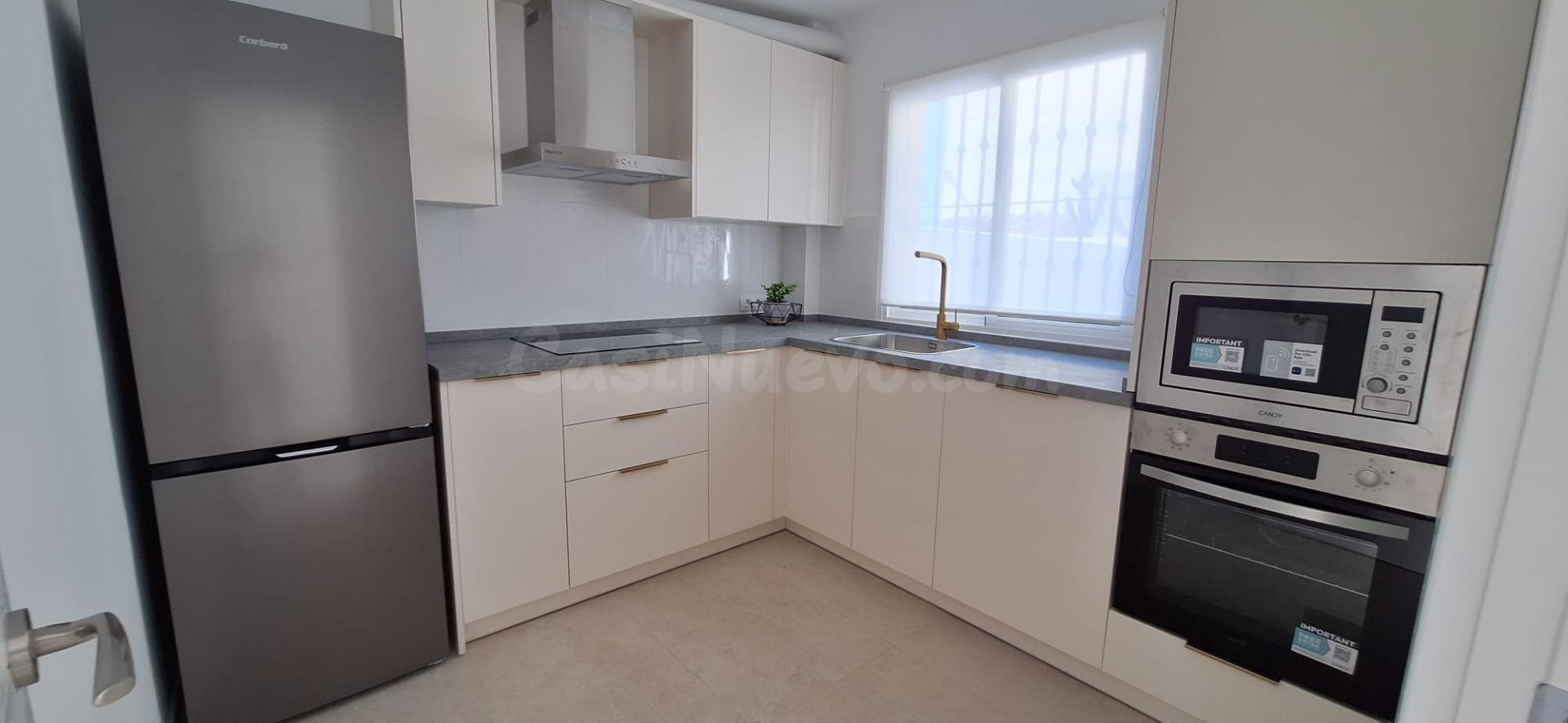 Chalet Adosado con Piscina Privada en Benalmádena | 4 Dormit - foto 3