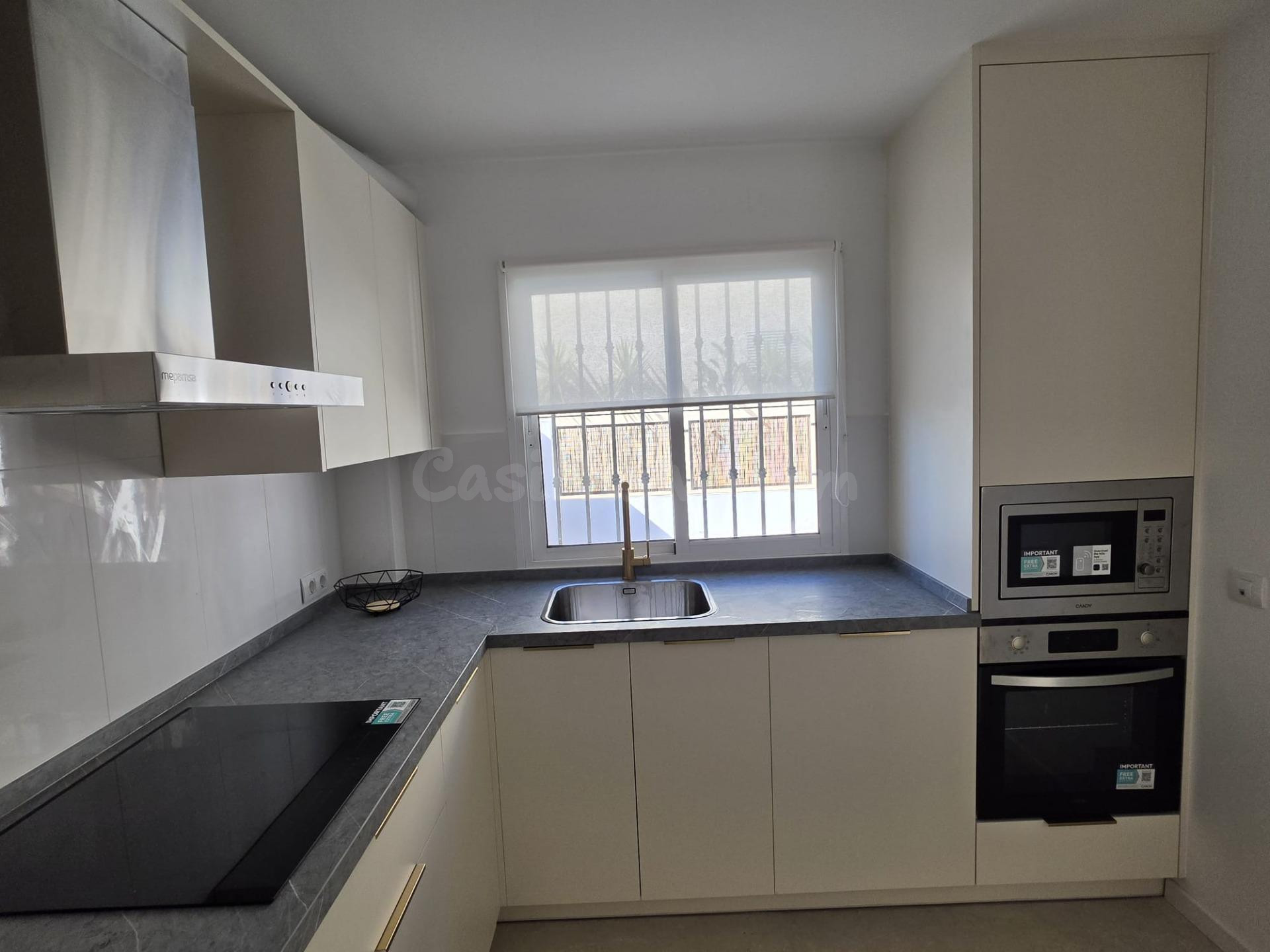 Chalet Adosado con Piscina Privada en Benalmádena | 4 Dormit - foto 4
