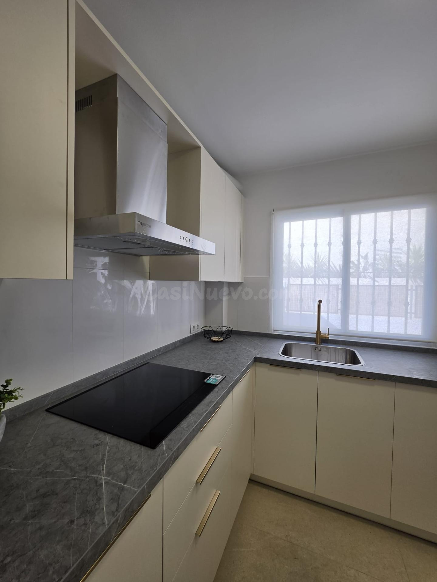 Chalet Adosado con Piscina Privada en Benalmádena | 4 Dormit - foto 5