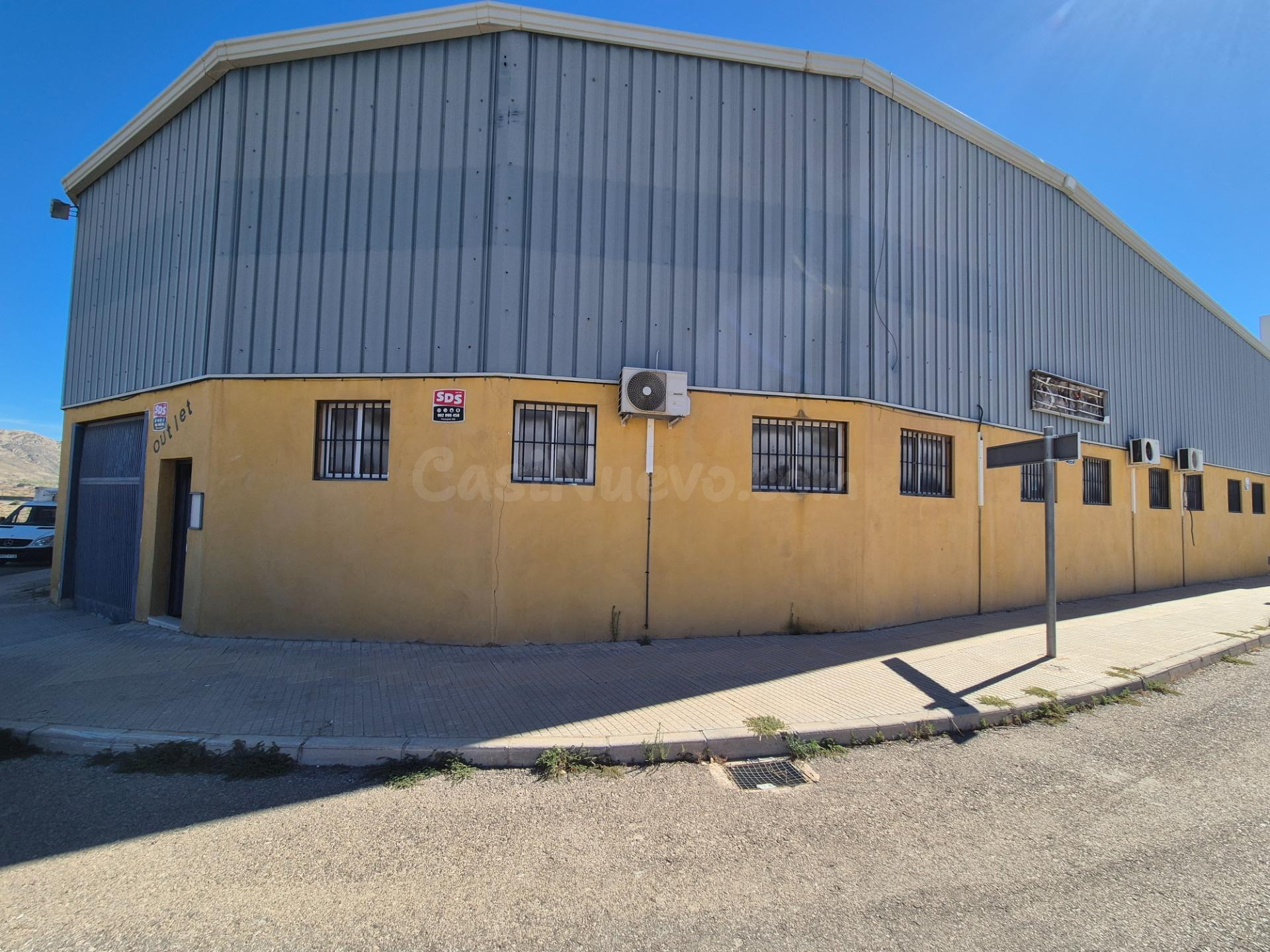 SE VENDE O ALQUILA NAVE INDUSTRIAL EN MONÓVAR - foto 2