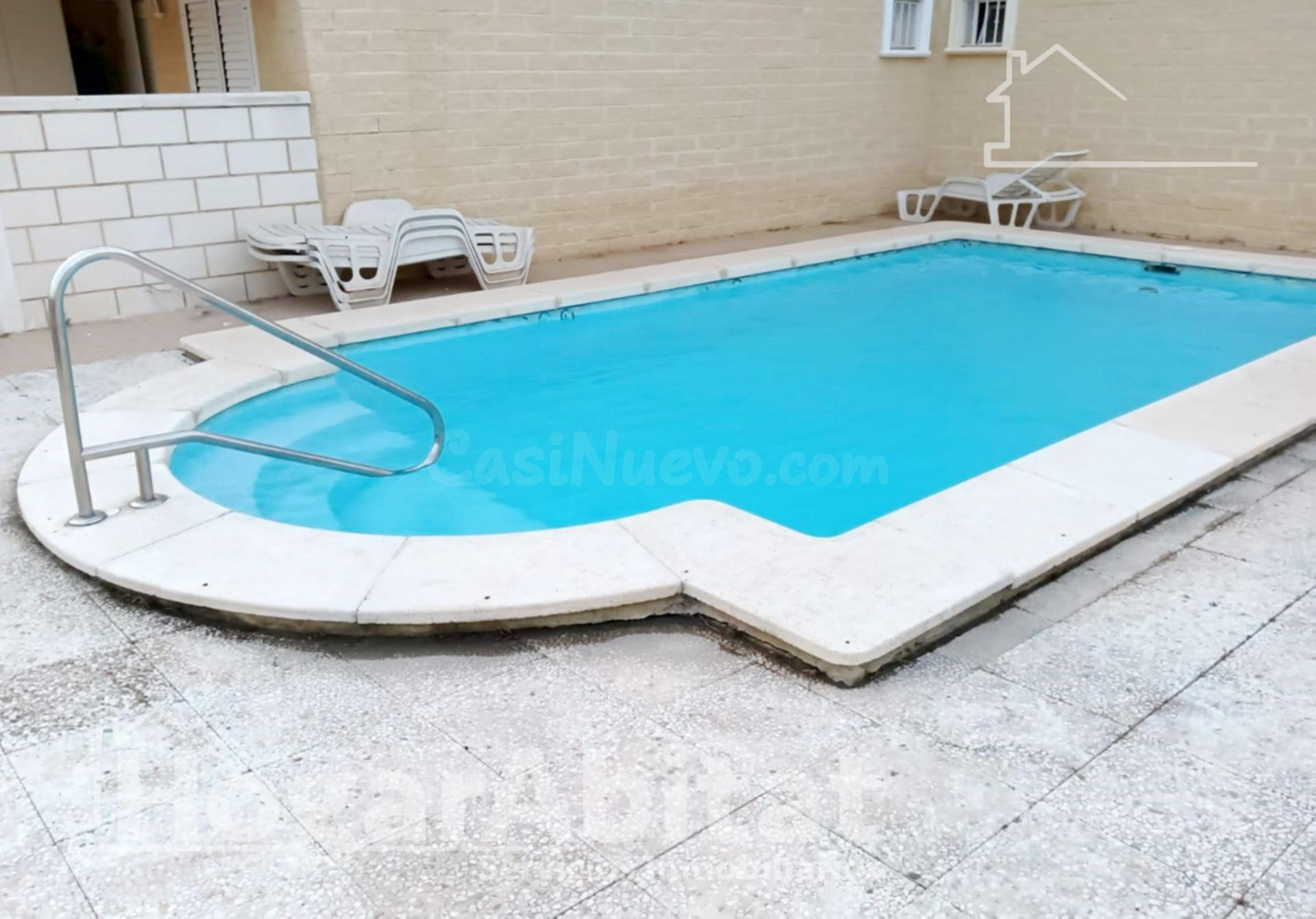 ADOSADO CON PISCINA, GARAJE Y DOS TERRAZAS CERCA DE LA PLAYA - foto 3