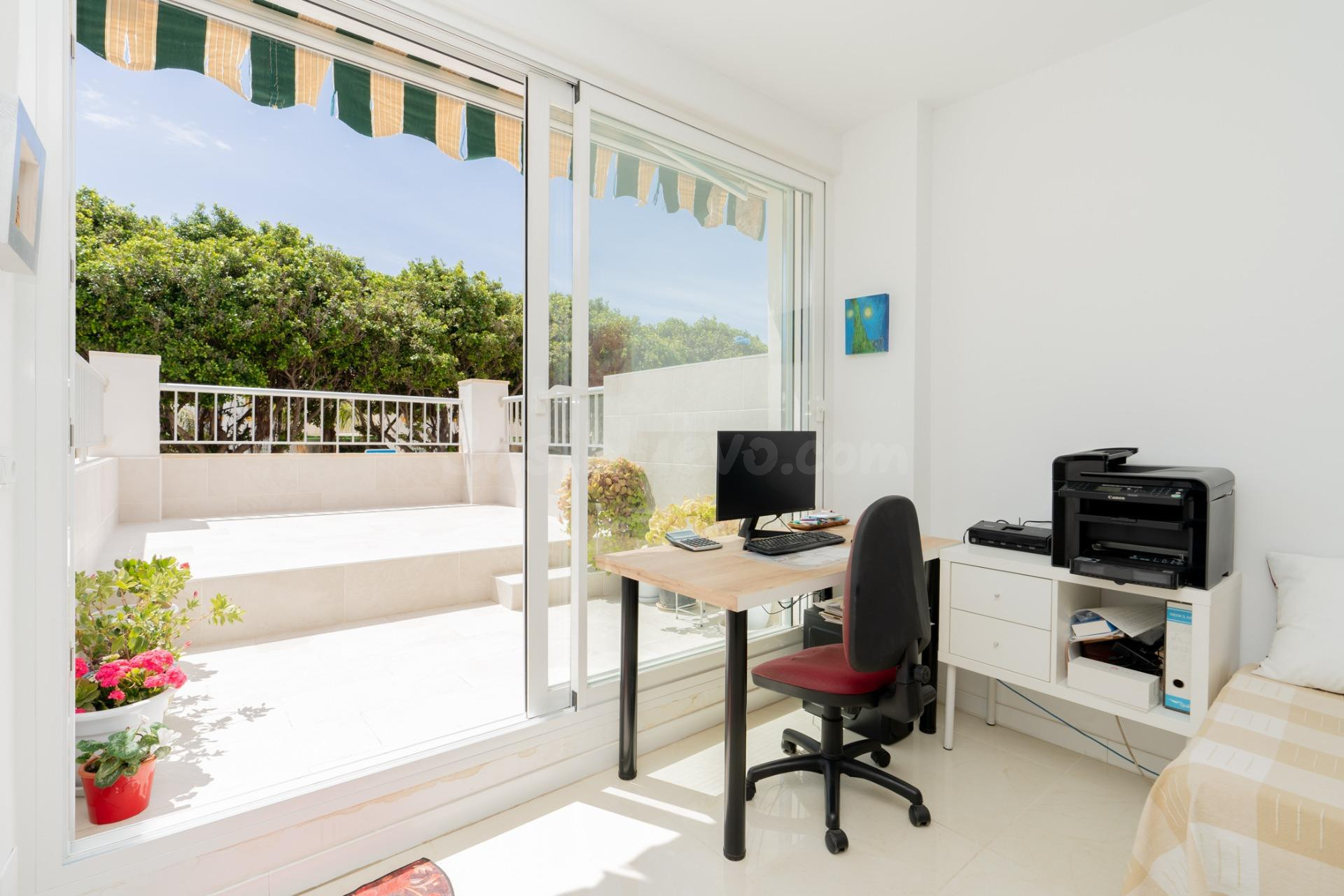 Venta de Casa Adosada en la Playa de Salobreña, en Urb. con  - foto 3