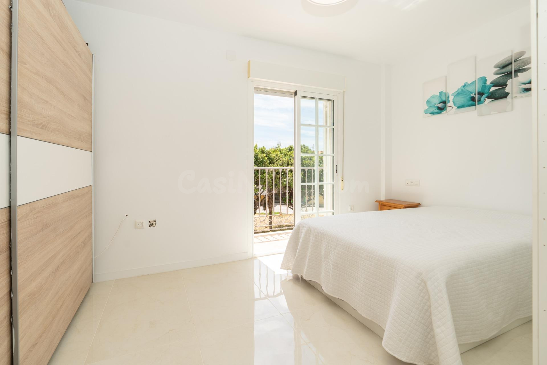 Venta de Casa Adosada en la Playa de Salobreña, en Urb. con  - foto 4