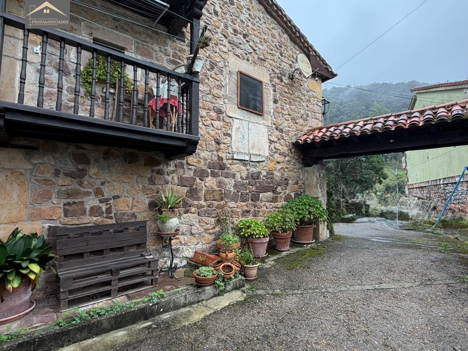 Se vende Vivienda con negocio en Barrio La Plaza (Treceño-Va - foto 2