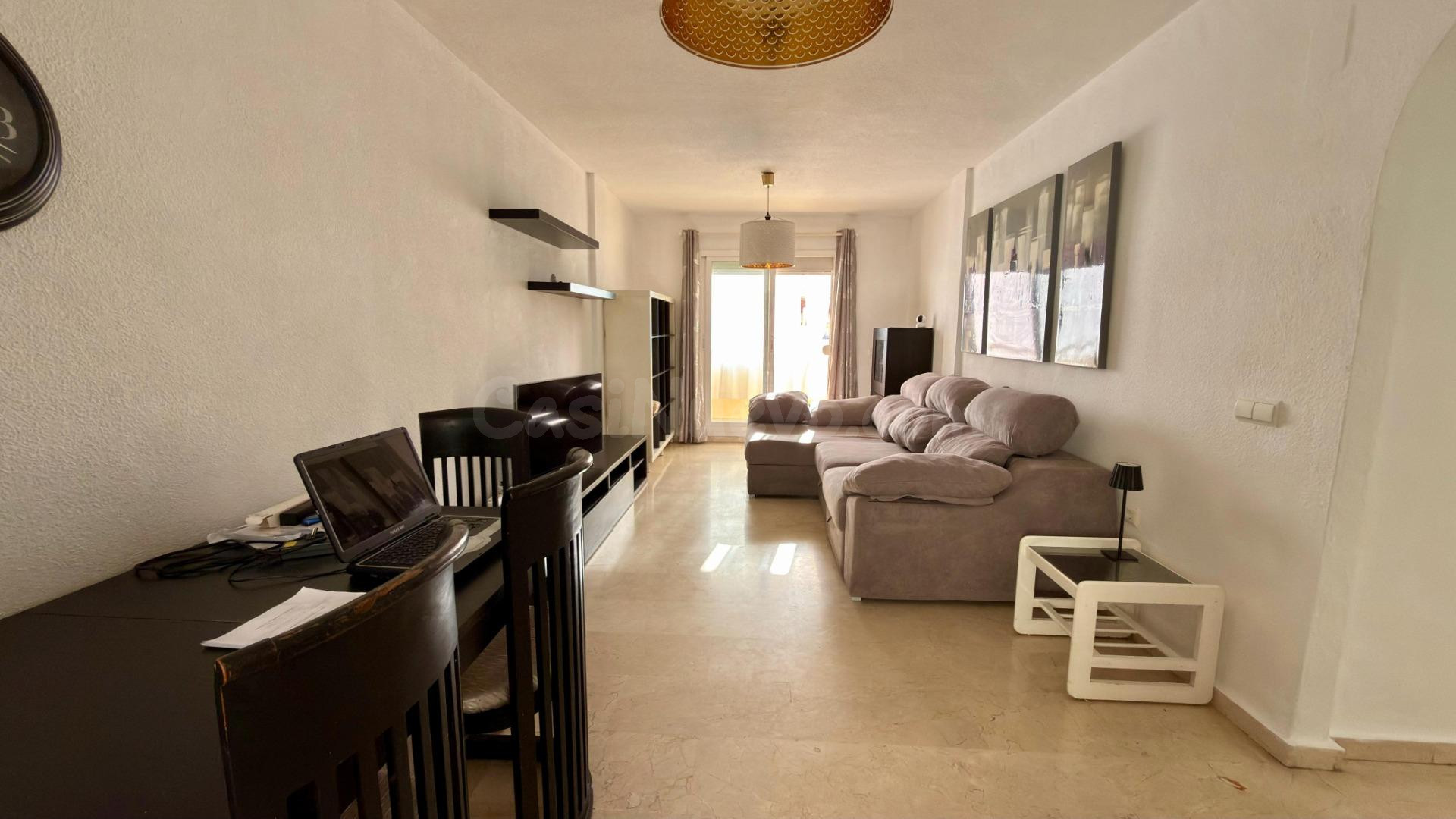 Piso con terraza, garaje y trastero en Torrequebrada, Benalm - foto 3