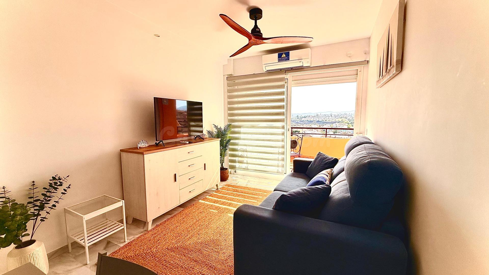 Piso en venta en Los Pacos, Fuengirola | 2 dormitorios, terr