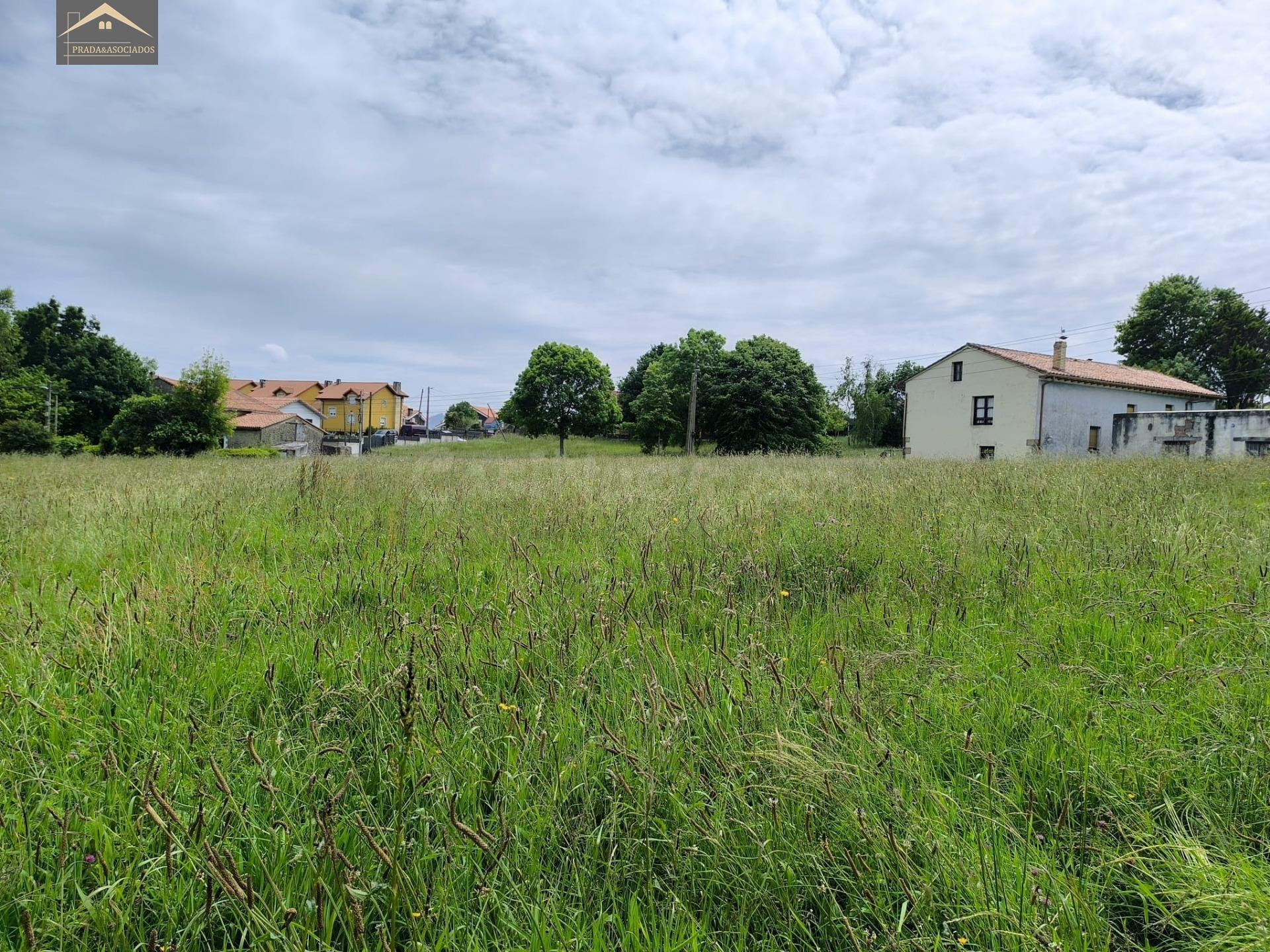 PARCELA URBANA DE 1.518M2 EN VISPIERES (SANTILLANA DEL MAR) - foto 2