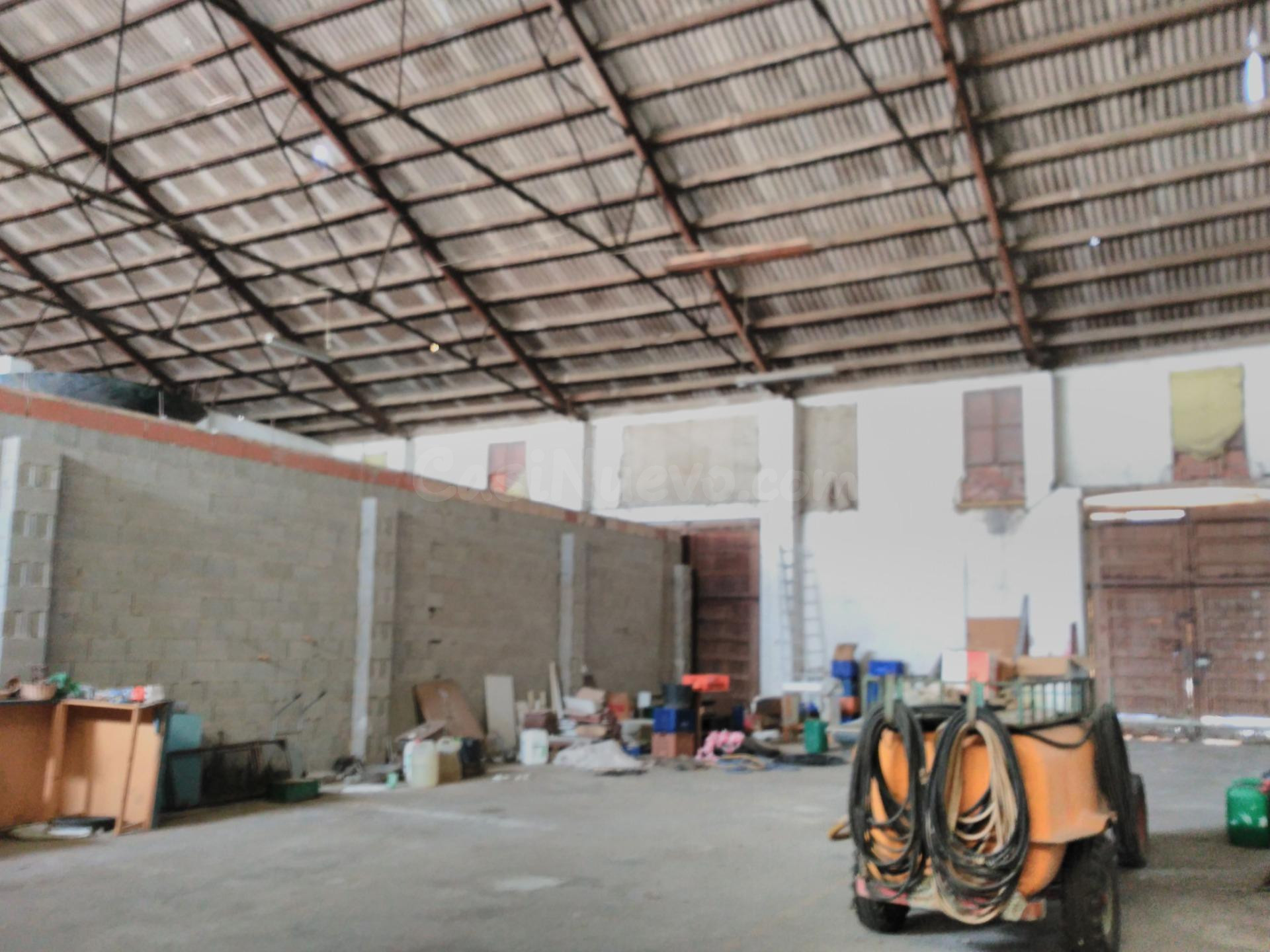 Amplia Nave Industrial en Ubicación Estratégica