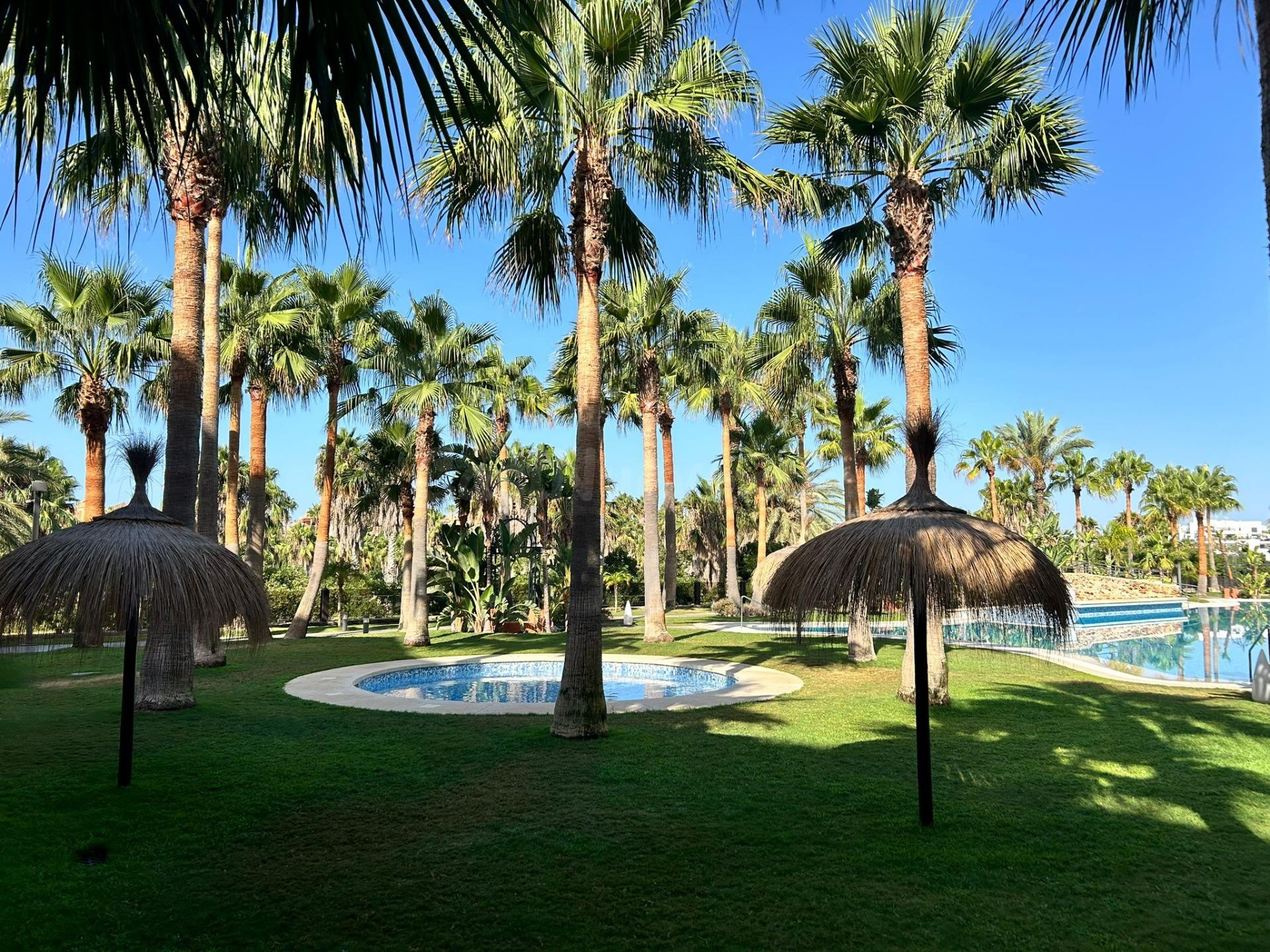 ESPECTACULAR PISO EN URB. NASILA PLAYA GRANADA. LARGA ESTANC - foto 4