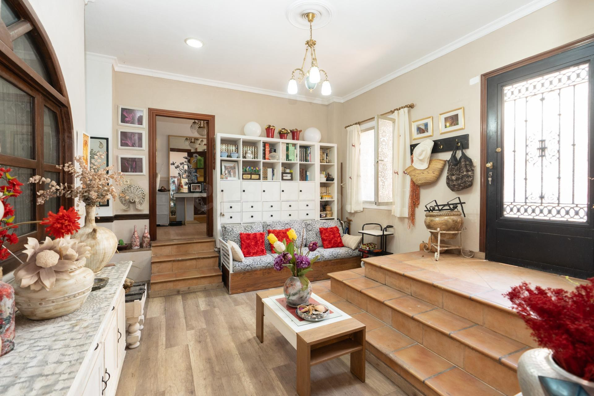 Exclusiva vivienda de grandes dimensiones en Huerto Capitán - foto 3