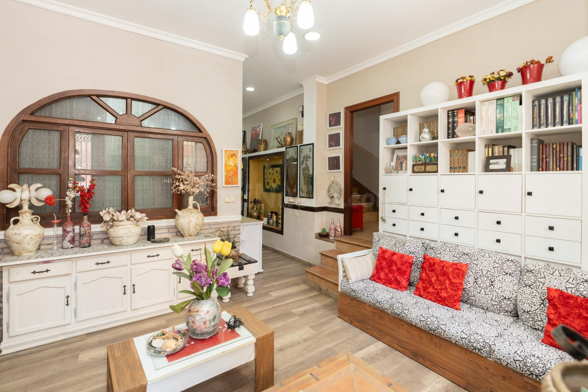 Exclusiva vivienda de grandes dimensiones en Huerto Capitán - foto 4