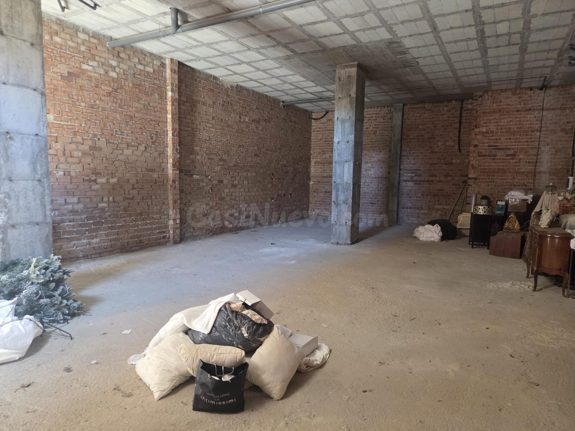 Local comercial con vado y posibilidad de cambio de uso a 2  - foto 2