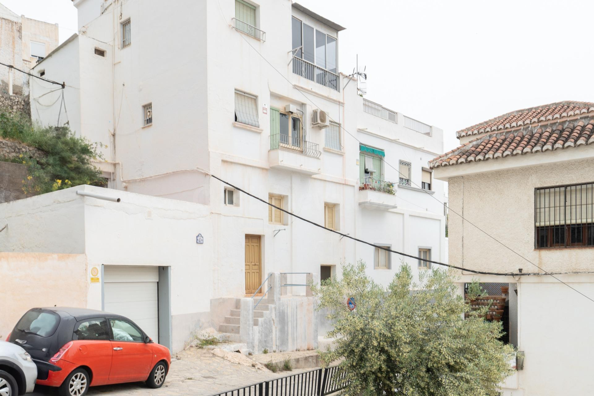 Venta de casa con COCHERA en el precioso pueblo de Salobreña
