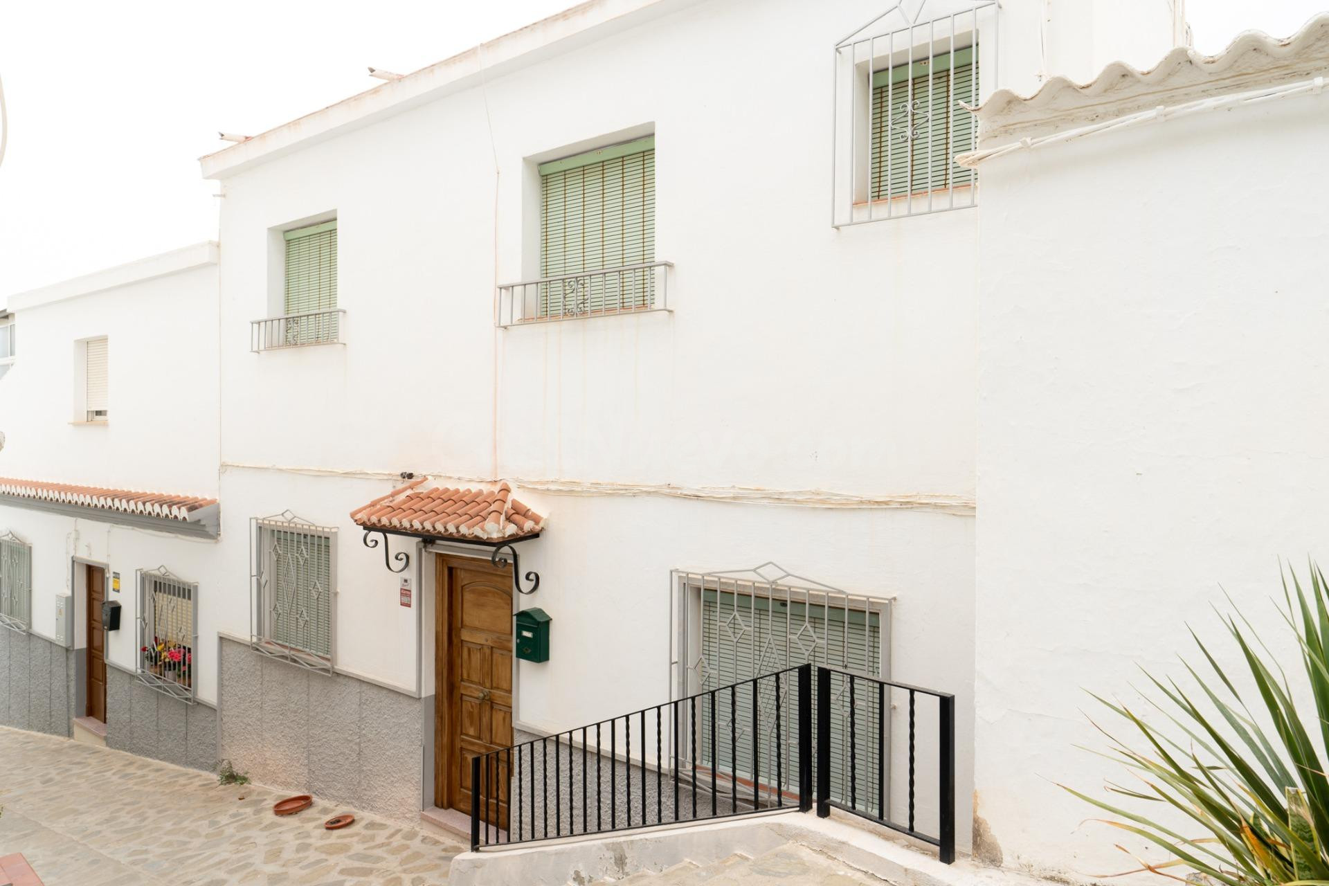 Venta de casa con COCHERA en el precioso pueblo de Salobreña - foto 3