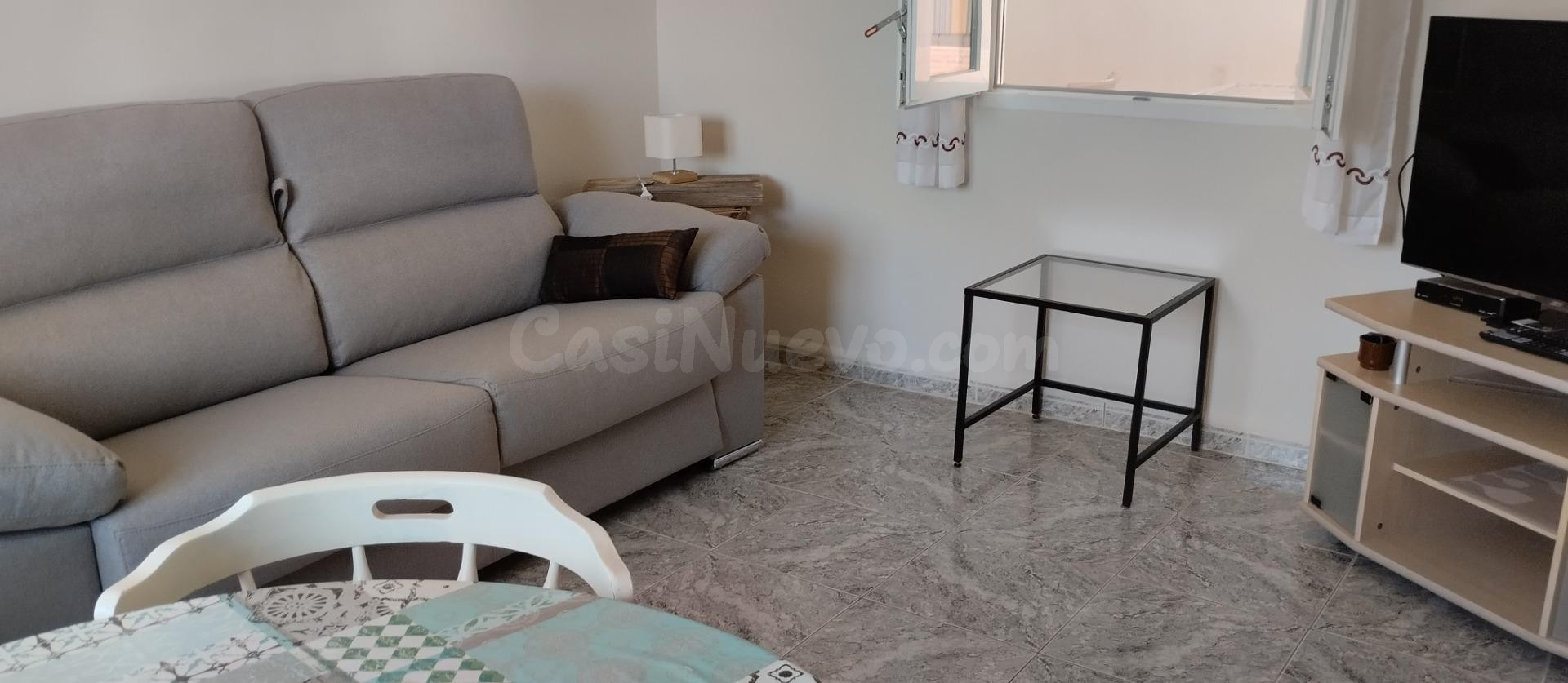 Elegante Piso en Alquiler a Pocos Pasos de la Playa en Oliva - foto 2