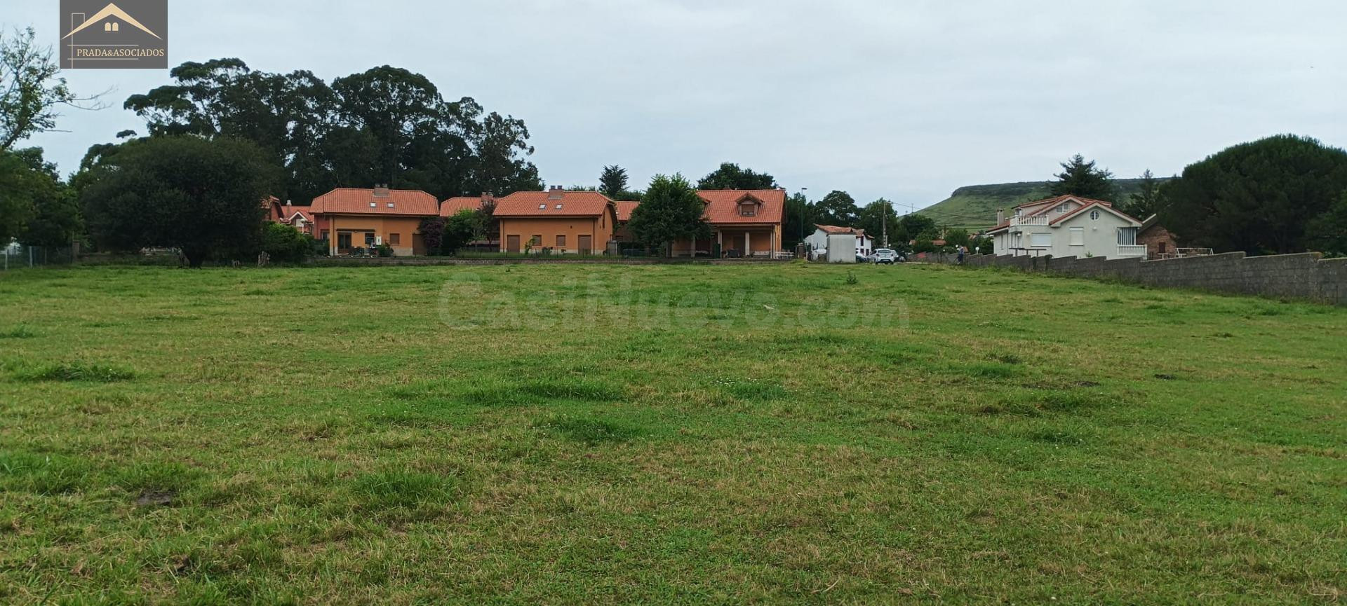 CONJUNTO DE DOS FINCAS EN HINOJEDO (SUANCES)