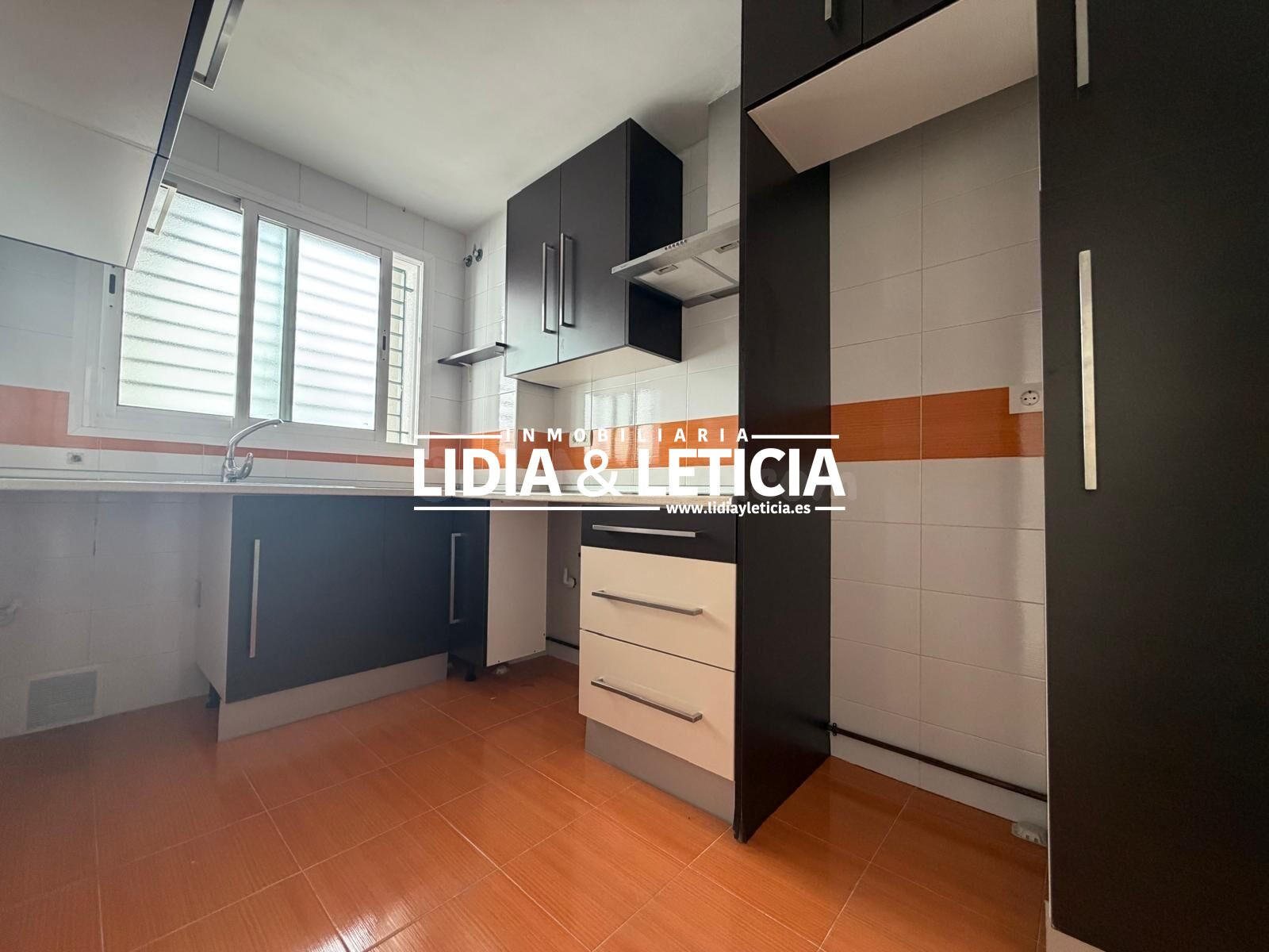 Piso VPO en Zona Pablo VI Montecarmelo Alcala de Guadaria - foto 4