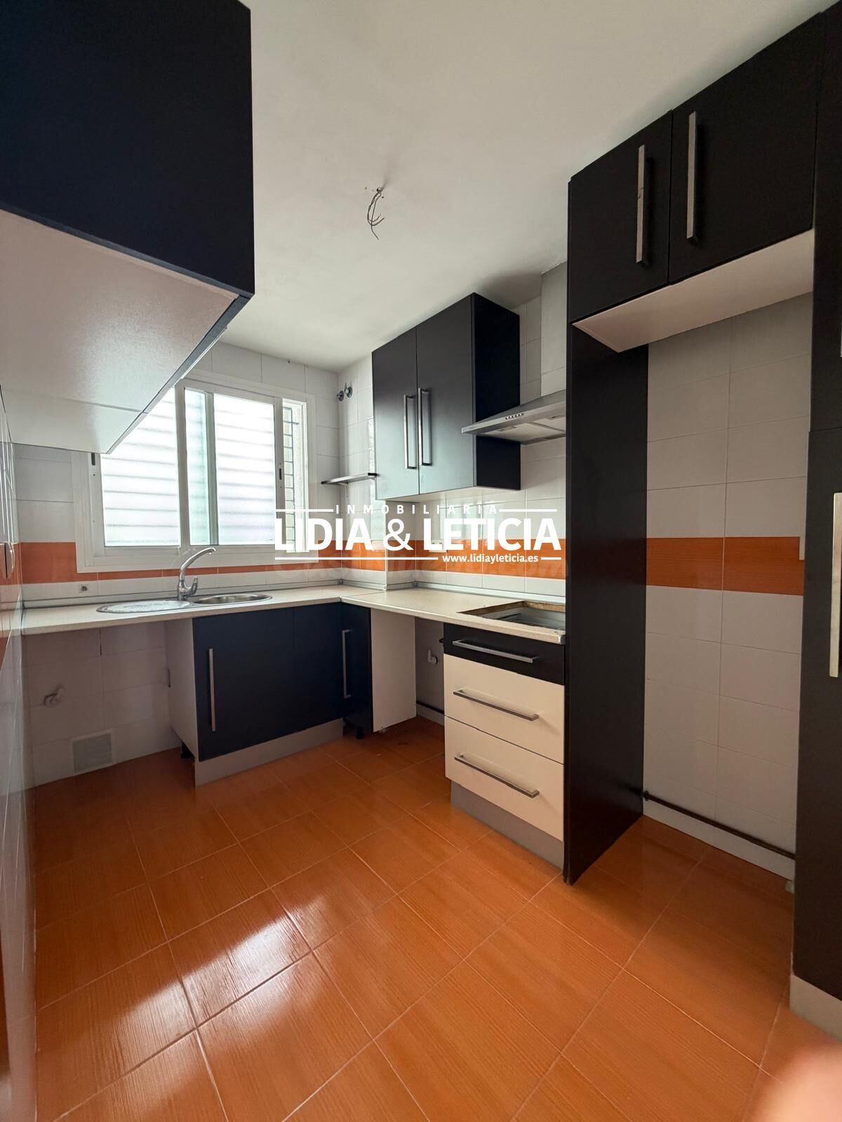Piso VPO en Zona Pablo VI Montecarmelo Alcala de Guadaria - foto 5