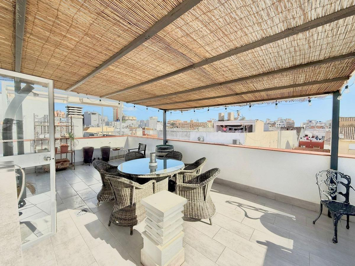 Exclusivo ático en venta en el centro de Fuengirola con espe - foto 2