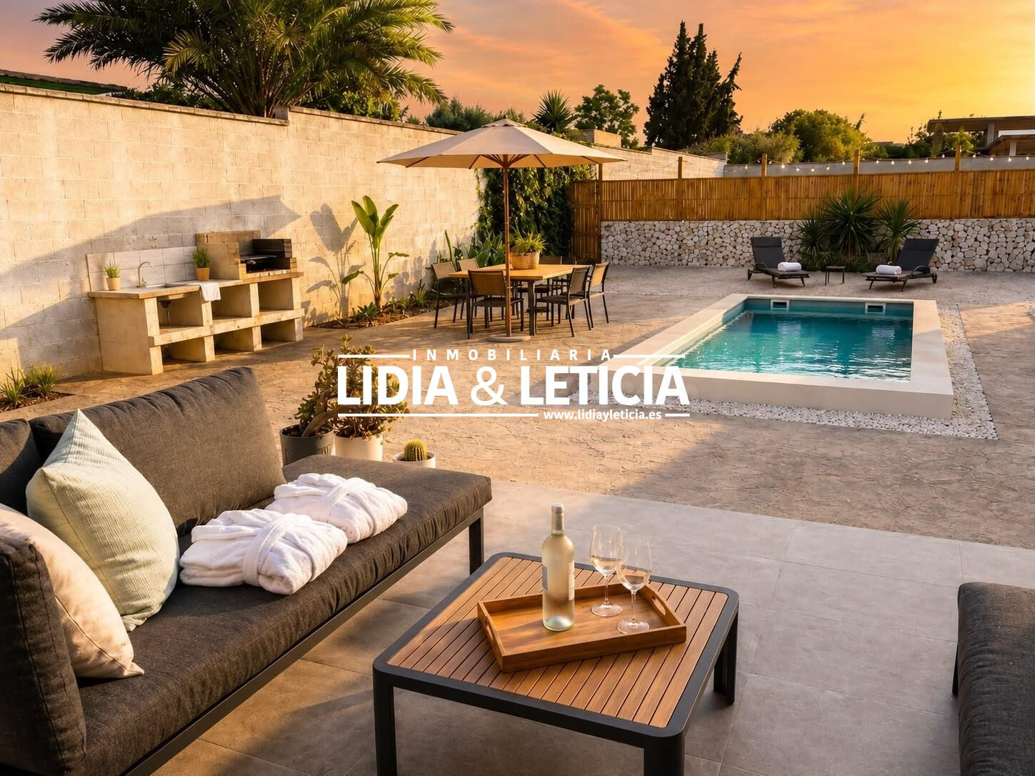 Chalet independiente con gran parcela, piscina y amplios esp
