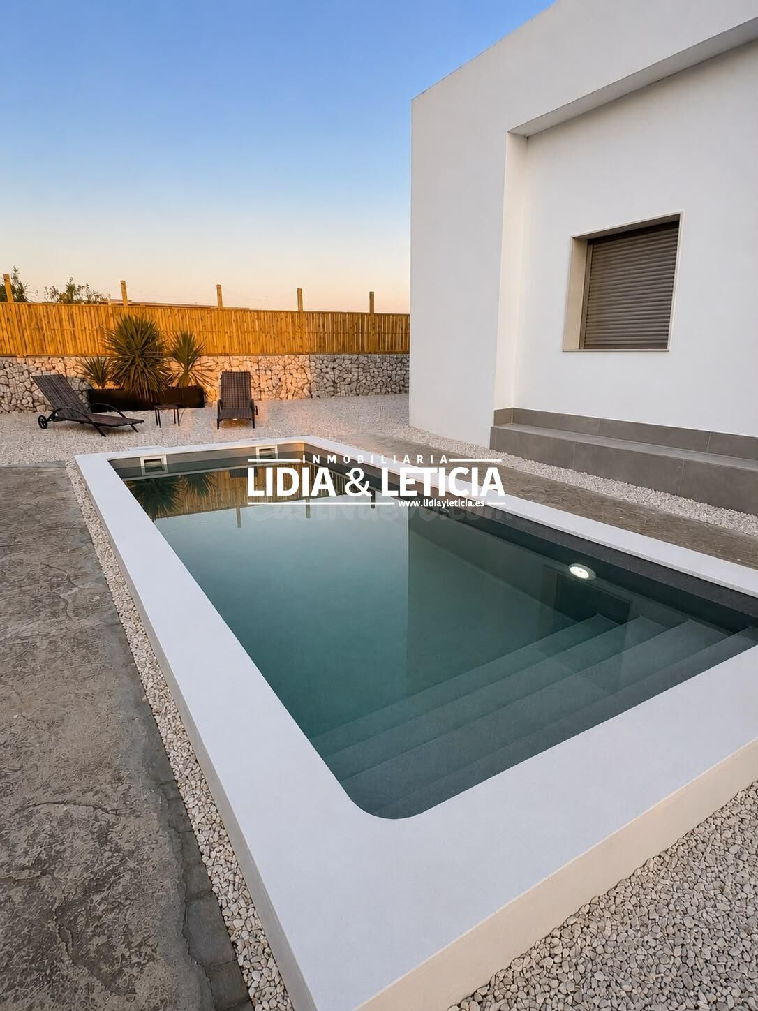 Chalet independiente con gran parcela, piscina y amplios esp - foto 4