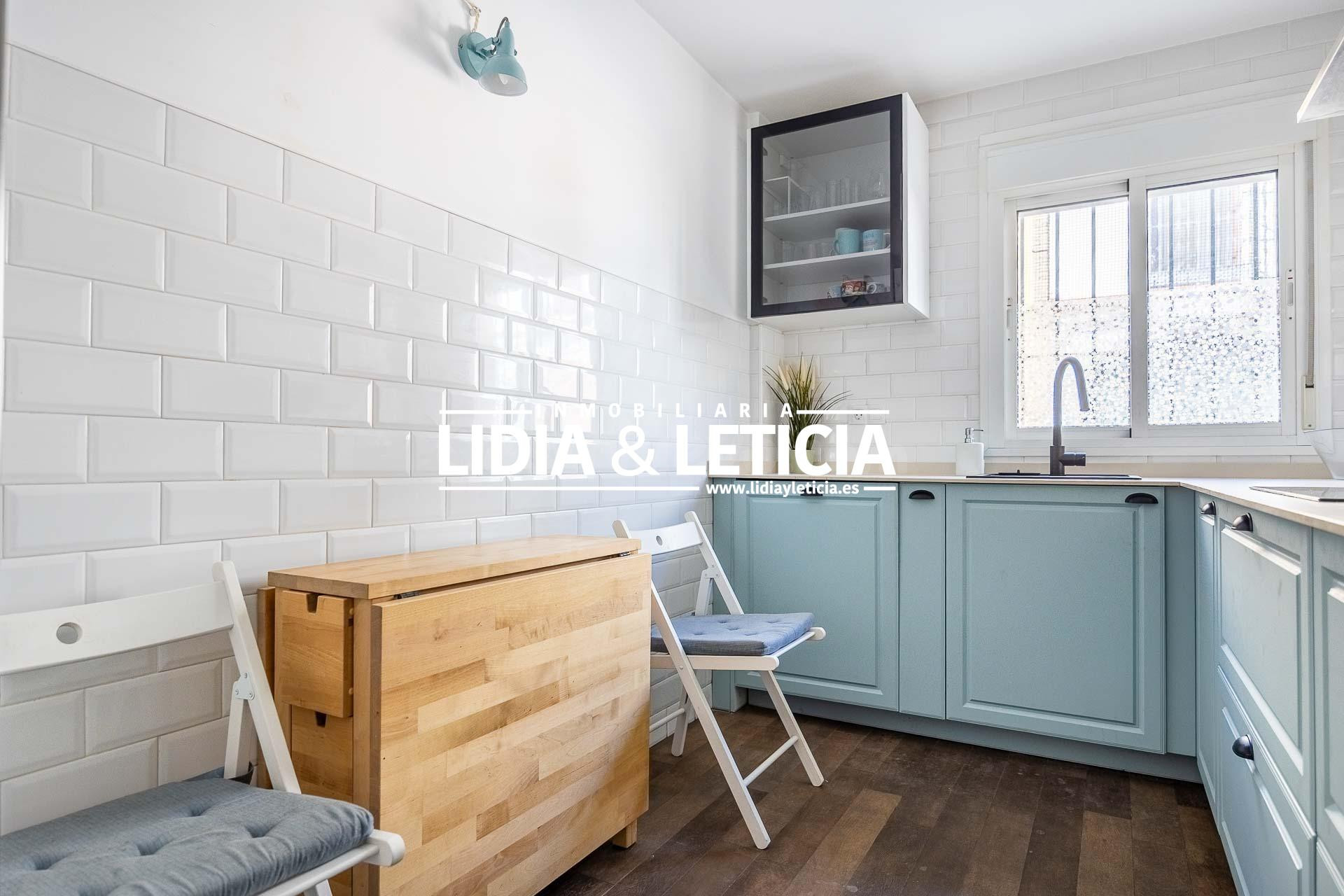 Casa de linea industrial en pleno centro de Alcalá de Guadai - foto 4