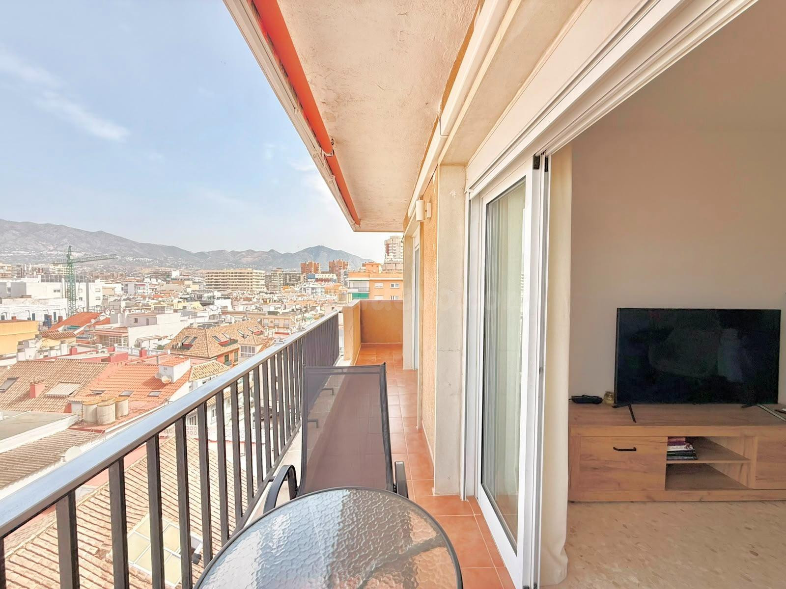 Ático reformado en venta en el centro de Fuengirola a solo 5 - foto 3