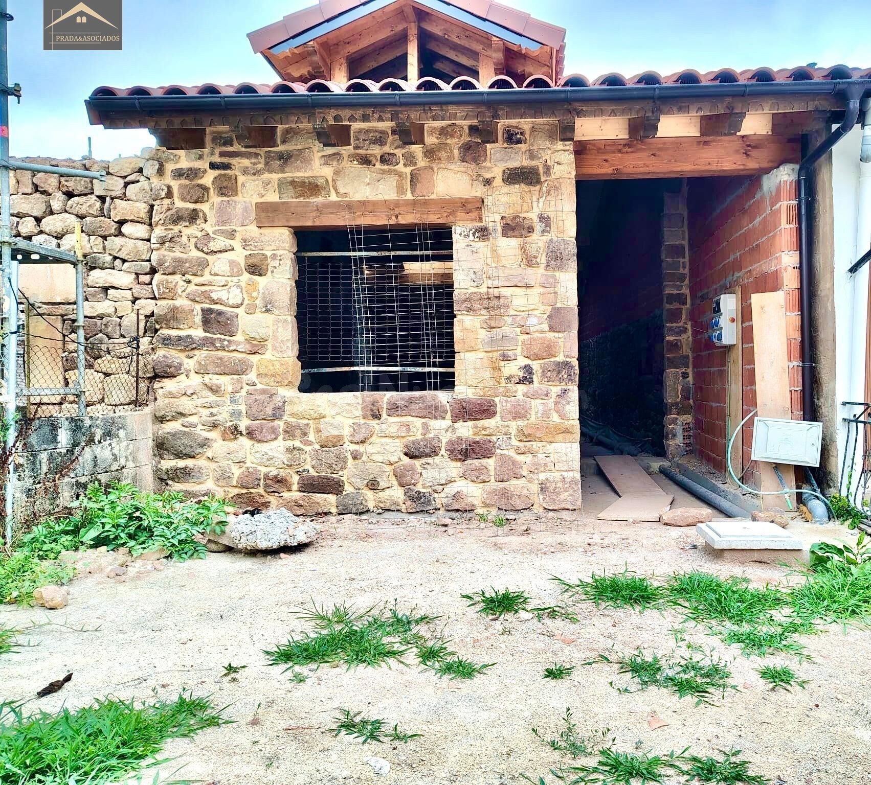 CASA DE PIEDRA EN COO DE BUELNA