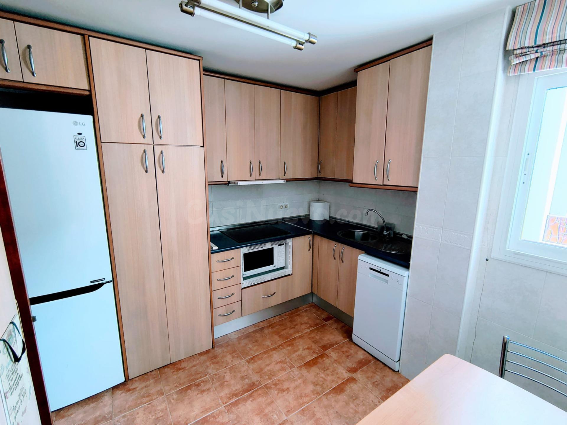 Piso luminoso en venta en Fuengirola, Costa del Sol, a solo  - foto 3