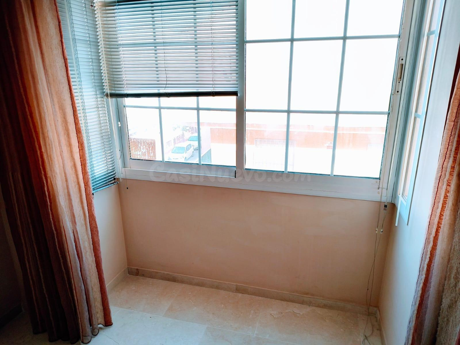 Piso luminoso en venta en Fuengirola, Costa del Sol, a solo  - foto 4