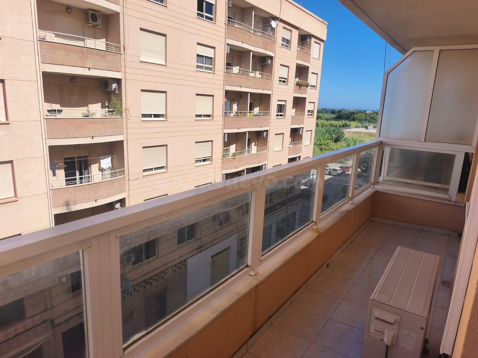 Amplio y Luminoso Piso en Oliva Pueblo - Ideal para Familias