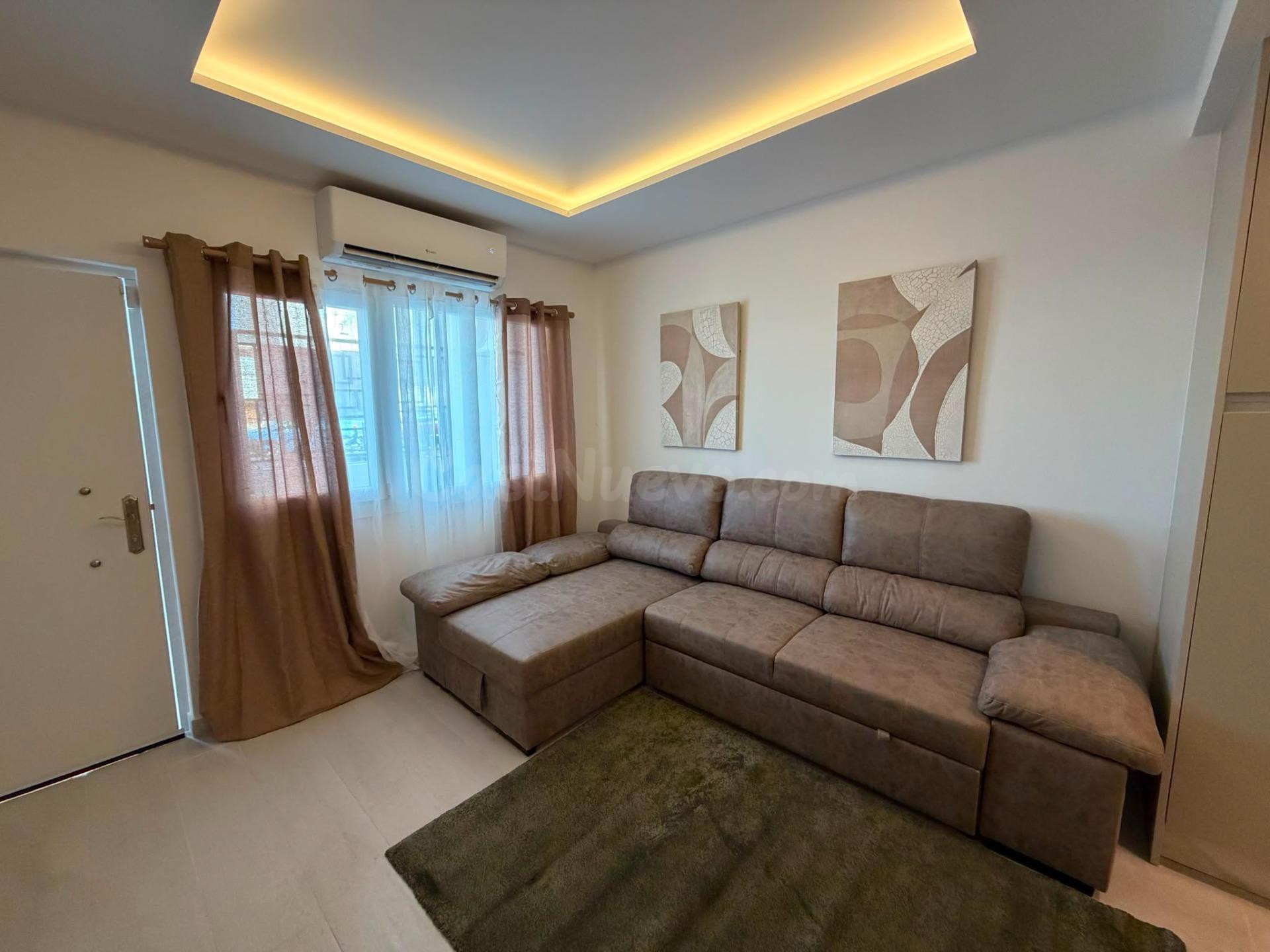 Dúplex en venta en La Carihuela, Torremolinos: luz, comodida - foto 2