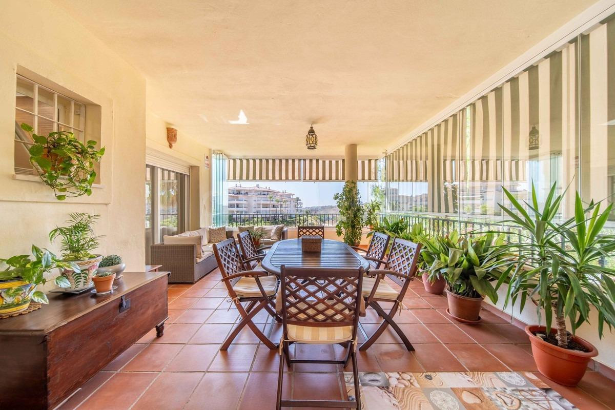 Apartamento en planta baja con 3 dormitorios en La Cala Hill - foto 2