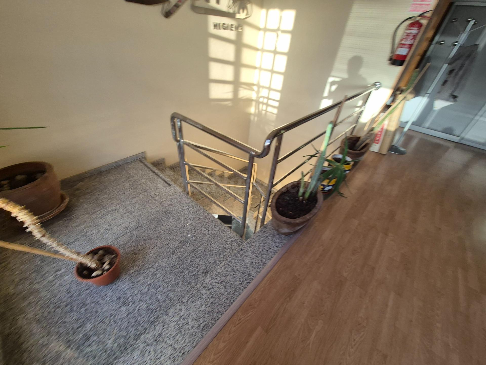 Se vende y alquila nave en Elda