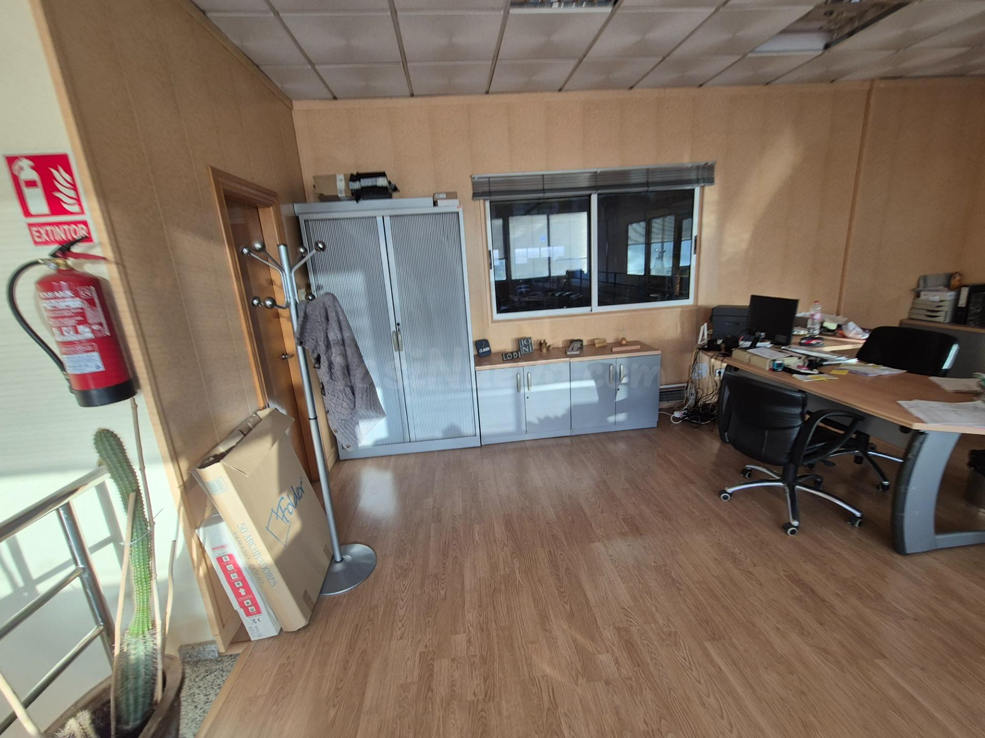 Se vende y alquila nave en Elda - foto 5