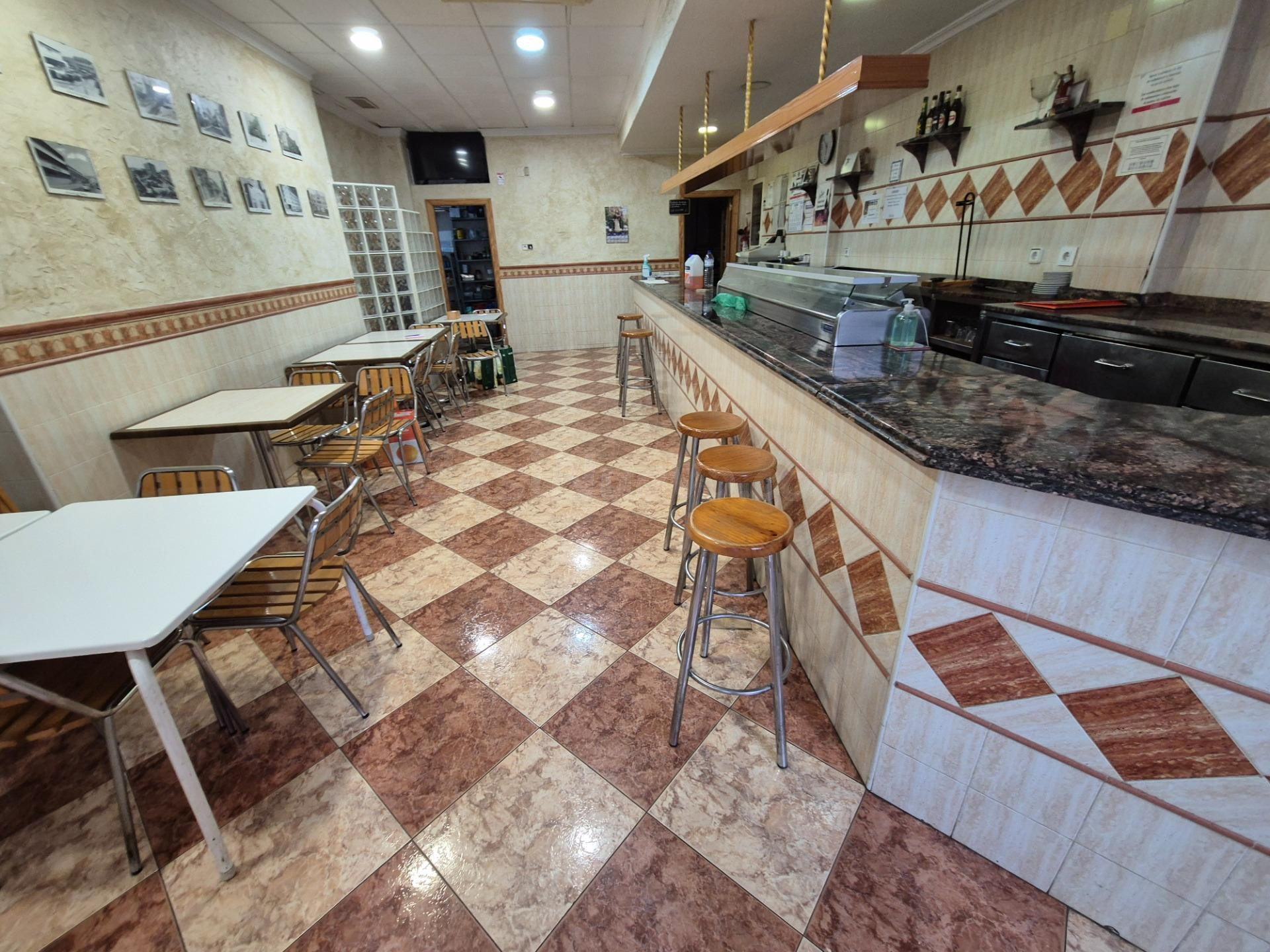 Oportunidad Única: Venta de Bar en Excelente Ubicación - foto 2