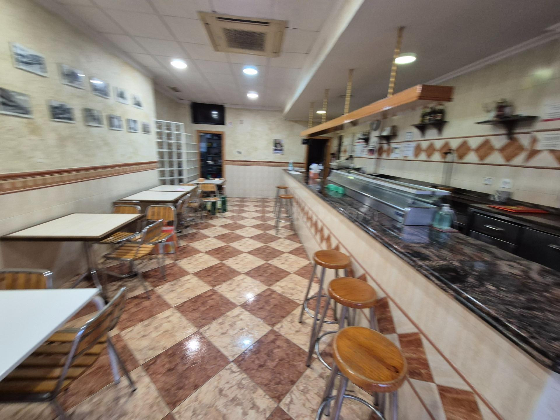 Oportunidad Única: Venta de Bar en Excelente Ubicación - foto 5