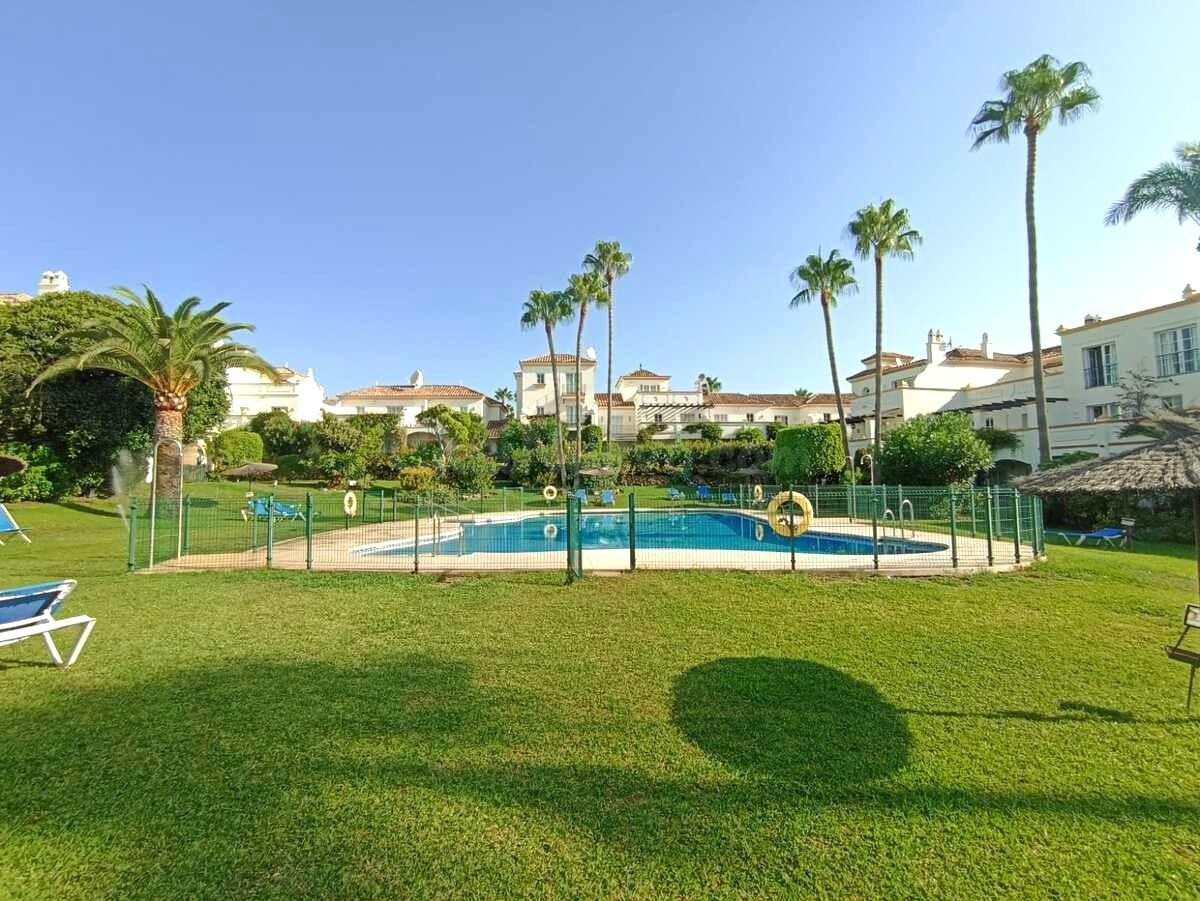 Chalet adosado en venta en Coto de la Serena con vistas al m - foto 2