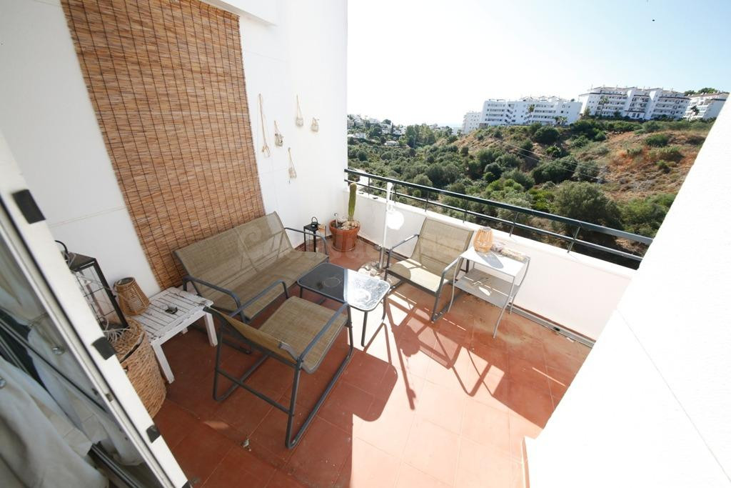 Ático con solárium privado, vistas al mar y orientación sur 